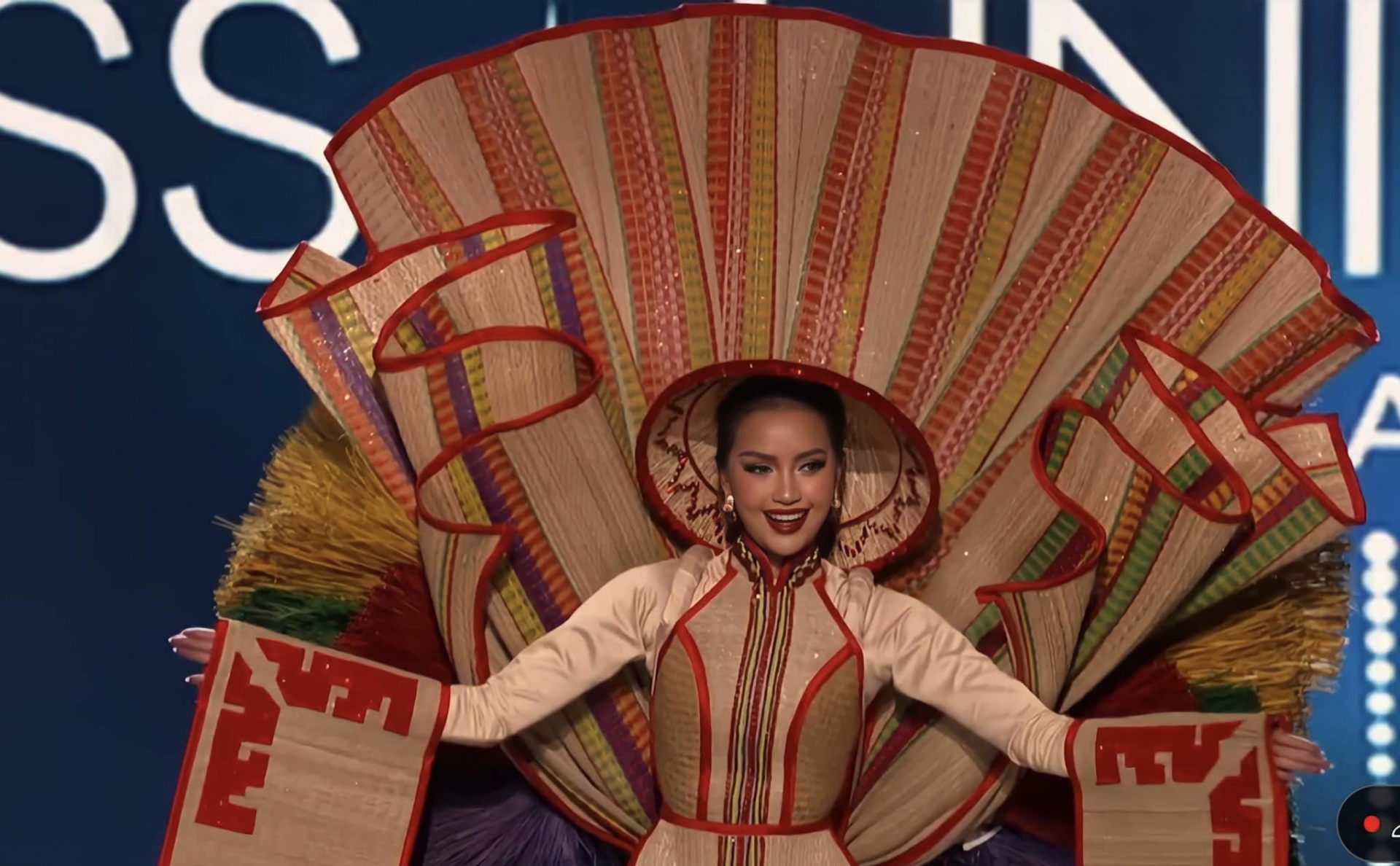 Bán kết Miss Universe 2022: Ngọc Châu hô vang 2 tiếng Việt Nam, càn quét sàn diễn với thần thái đỉnh  - Ảnh 8