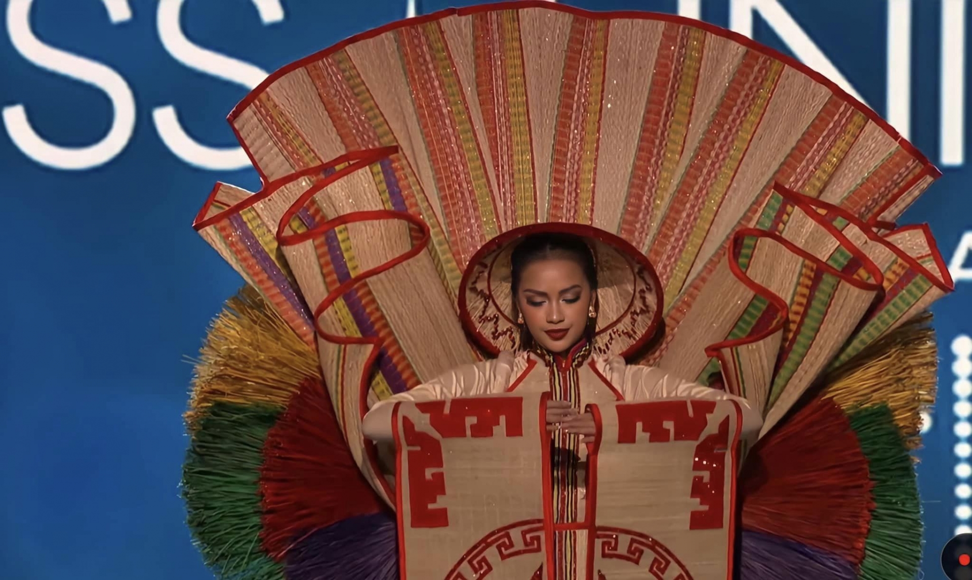 Ngọc Châu gây ấn tượng mạnh tại bán kết Miss Universe 2022