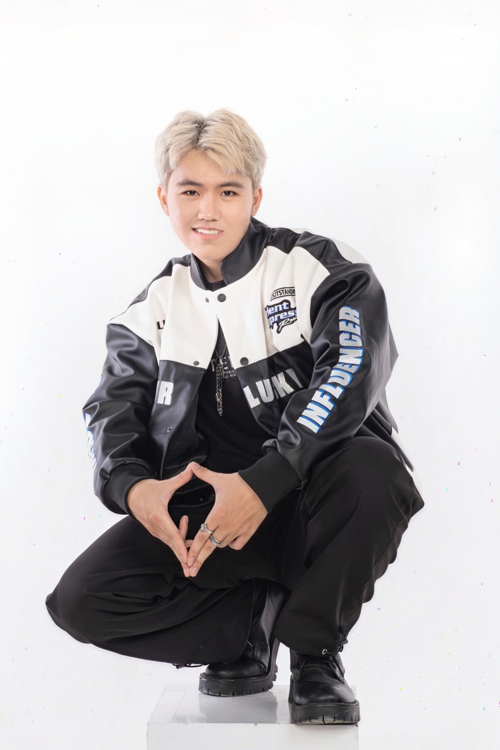 Hot TikToker 21 tuổi gây ấn tượng khi bán hơn 2000 chiếc áo chưa đầy 1 phút trong 24h Live Phiên Chợ Cuối - Ảnh 3