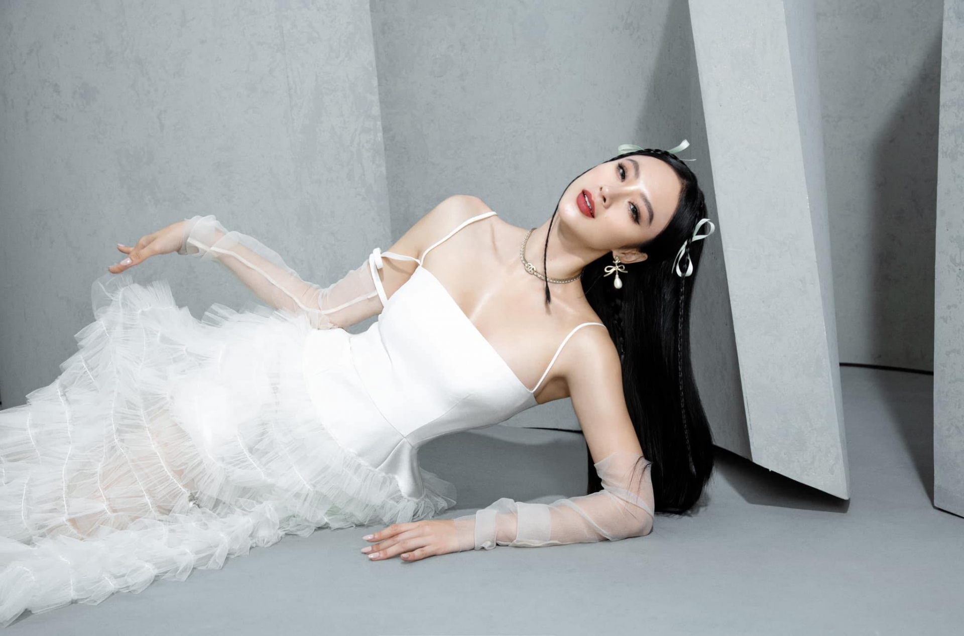 Angela Phương Trinh tái xuất showbiz sau thời gian dài ở ẩn