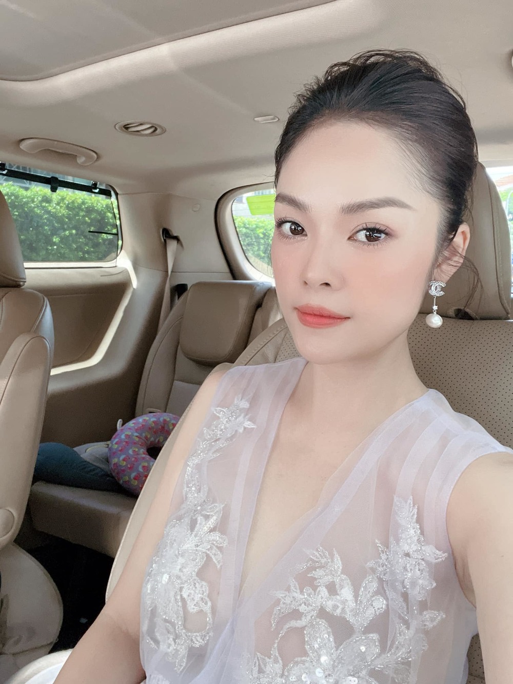 Ồn ào kéo dài khiến tên tuổi của cô bị ảnh hưởng nghiêm trọng