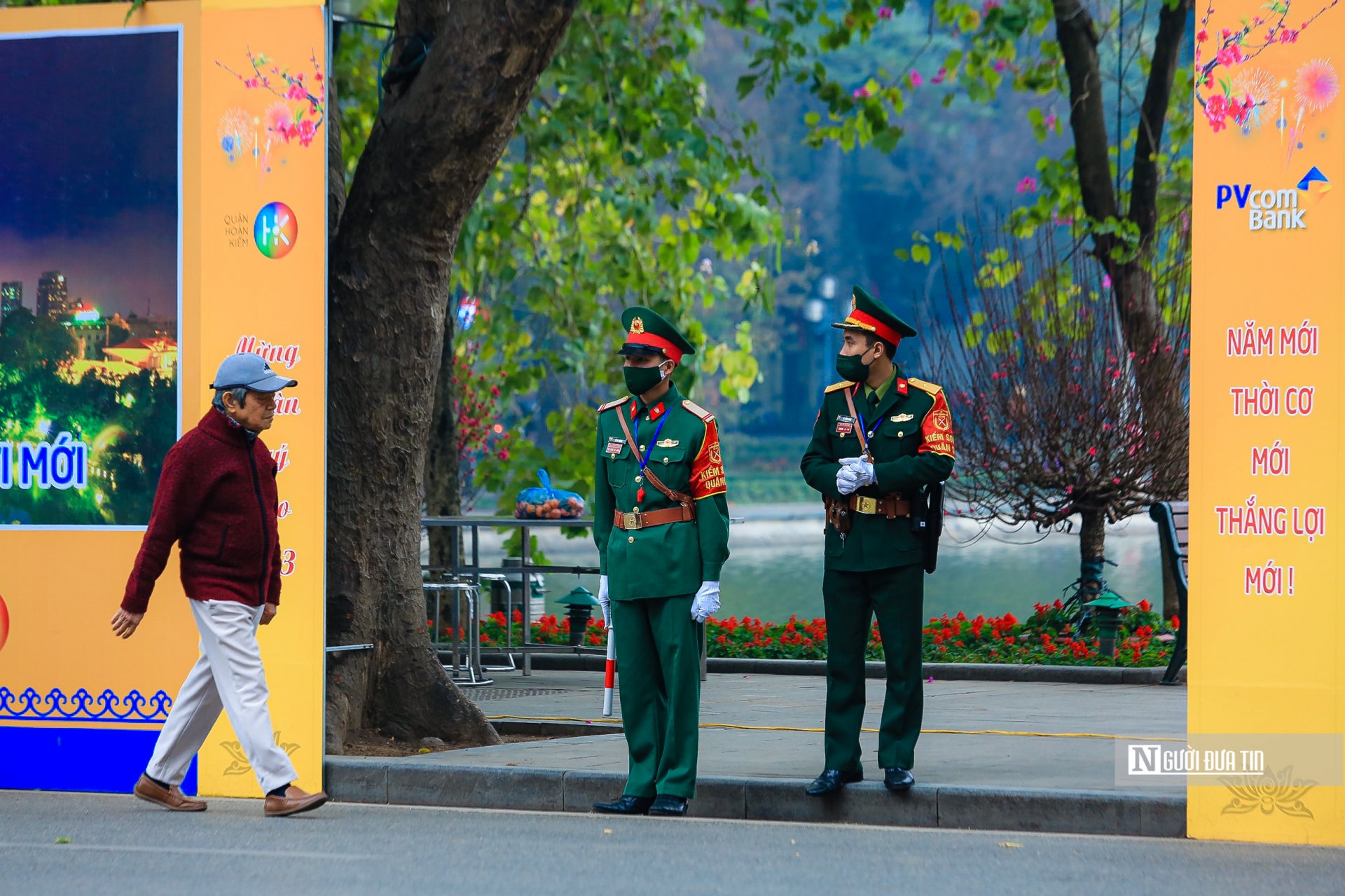 Các khu vực gần trận địa pháo đều được phong tỏa, có lực lượng bộ đội bảo vệ.