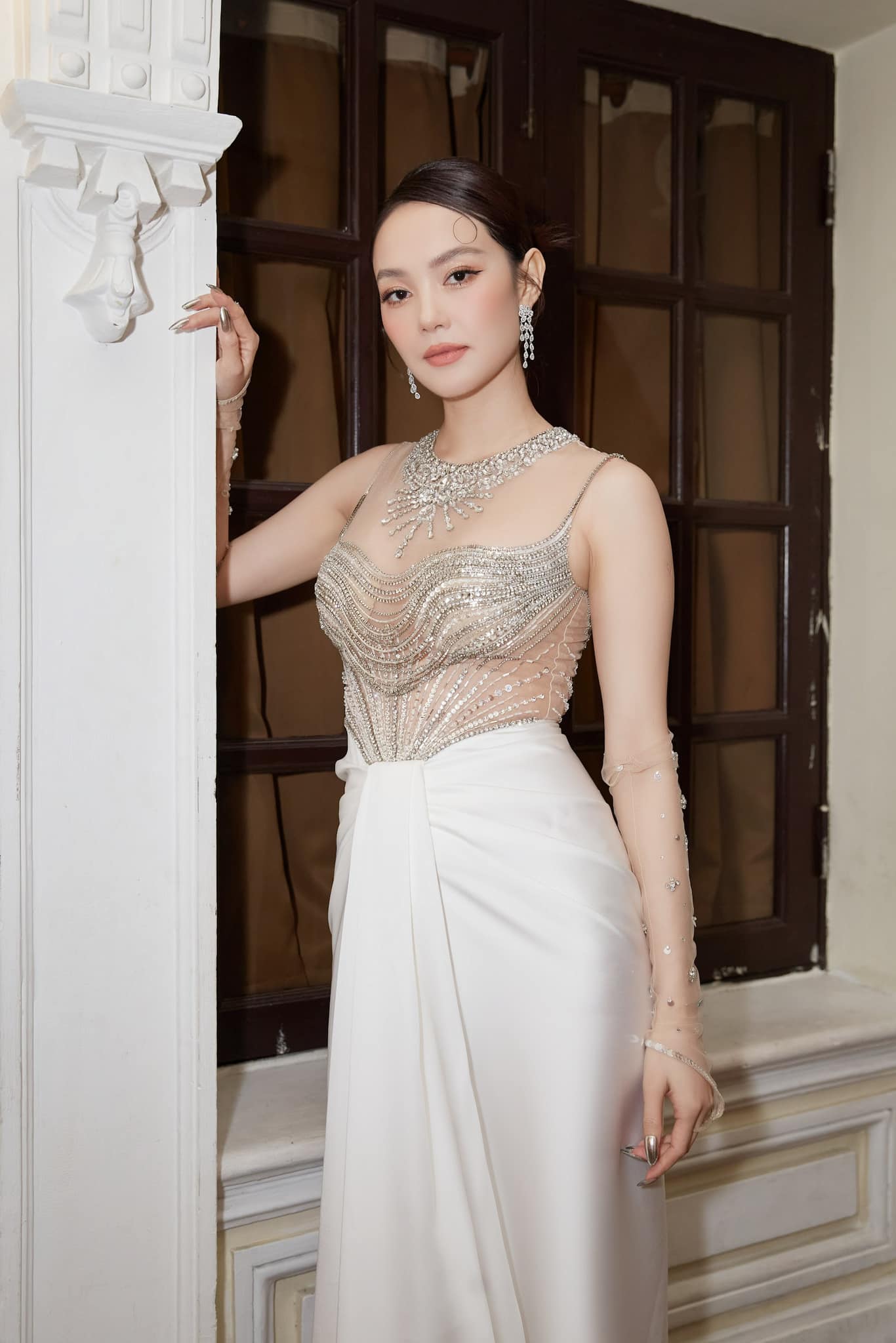 Trở thành nàng dâu hào môn khét tiếng, Minh Hằng biếu ba mẹ một phần tiền tiết kiệm để mua sắm dịp Tết Quý Mão 2023