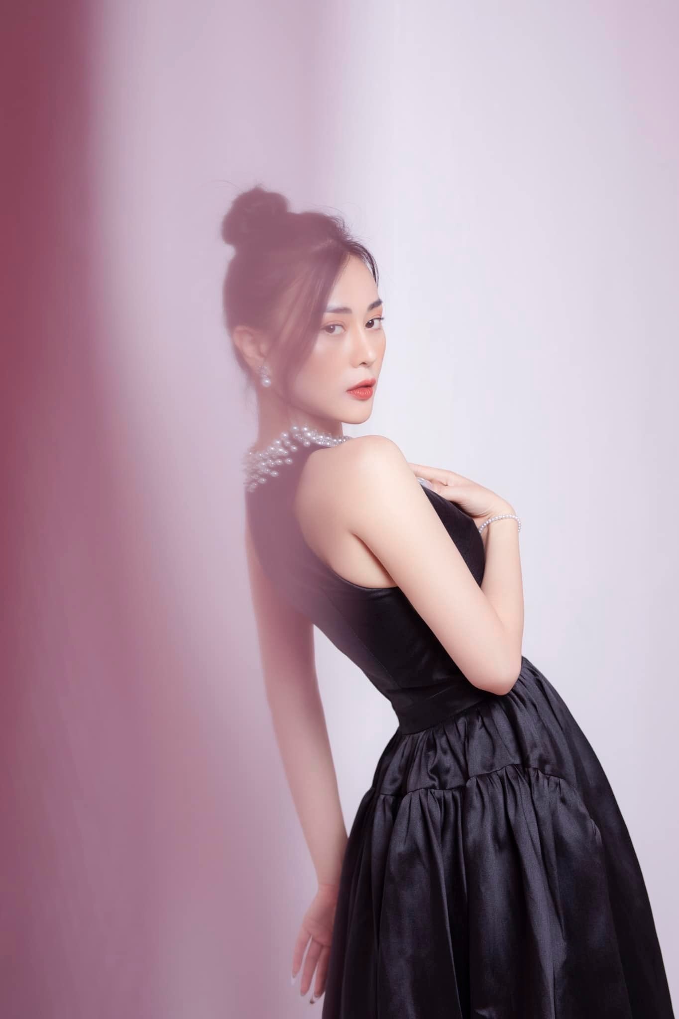 Mối quan hệ của Phương Oanh với Shark Bình liên tục nhận về nhiều tranh cãi,