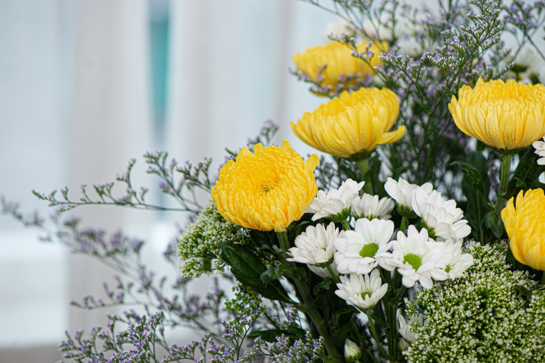 Nên đặt hoa tươi đặt trên bàn thờ rằm tháng Giêng