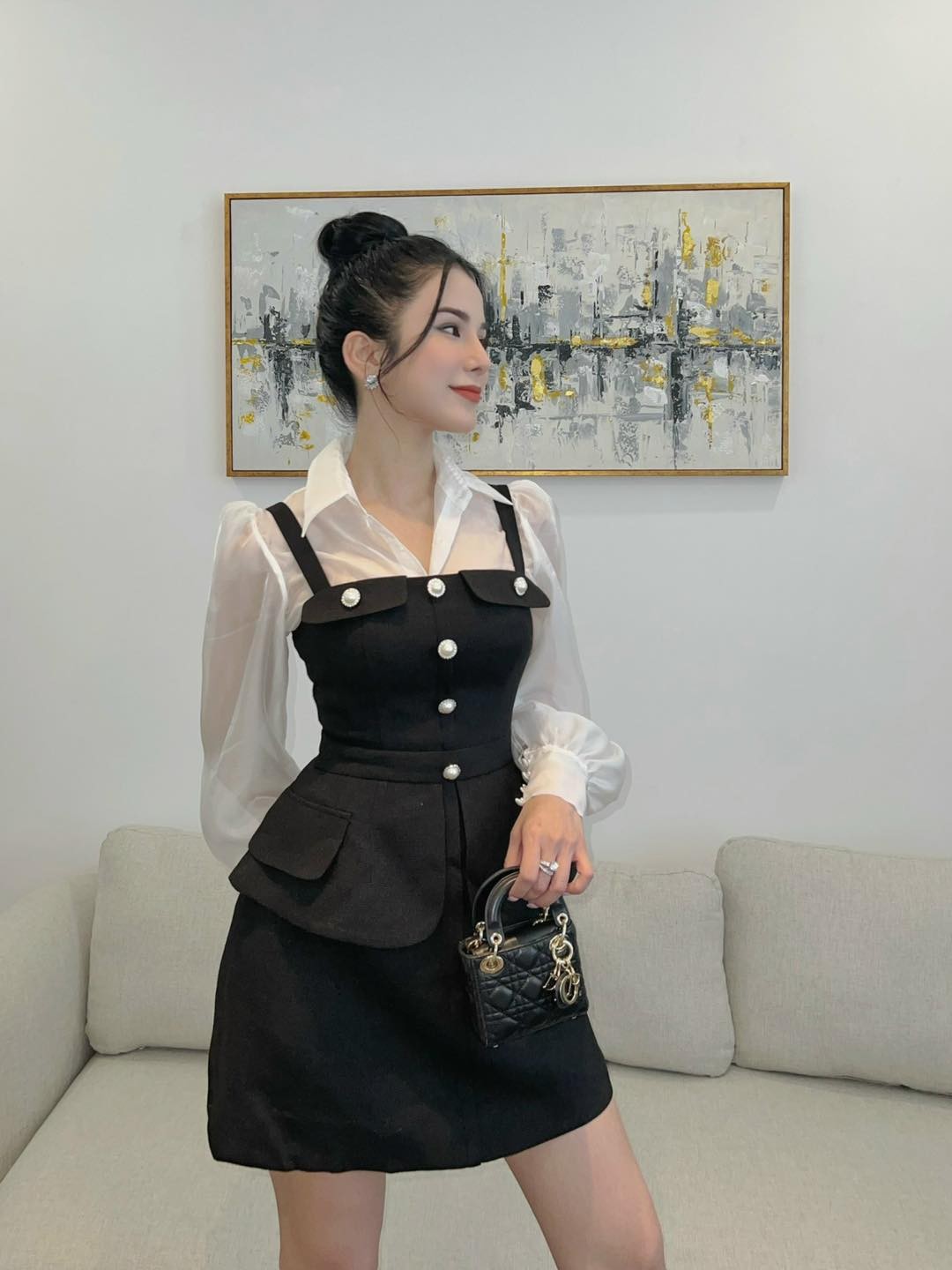 Mắc phải lỗi sơ đẳng khi dự sự kiện, Diệp Lâm Anh tức tốc phân trần  - Ảnh 1