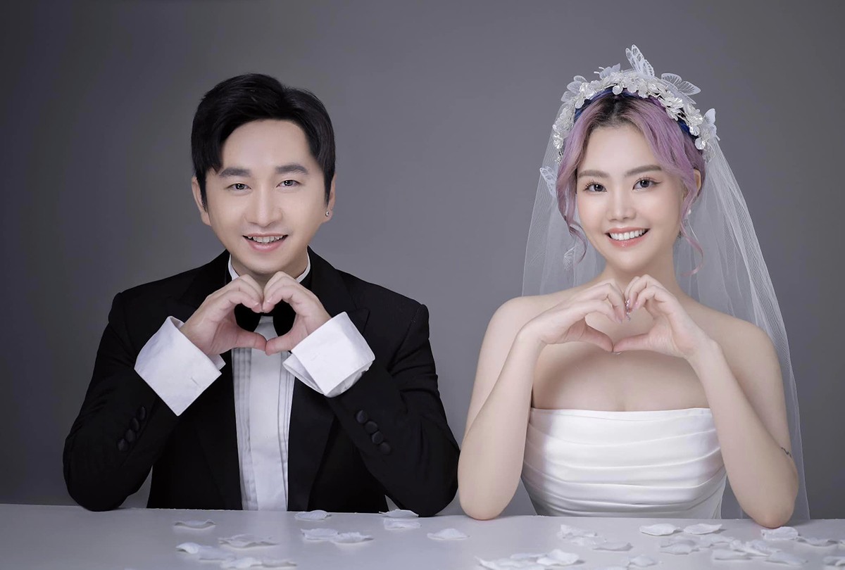 Trước khi về chung nhà, cặp trai tài gái sắc đã có quãng thời gian 4 năm hẹn hò và được gia đình hai bên chấp thuận