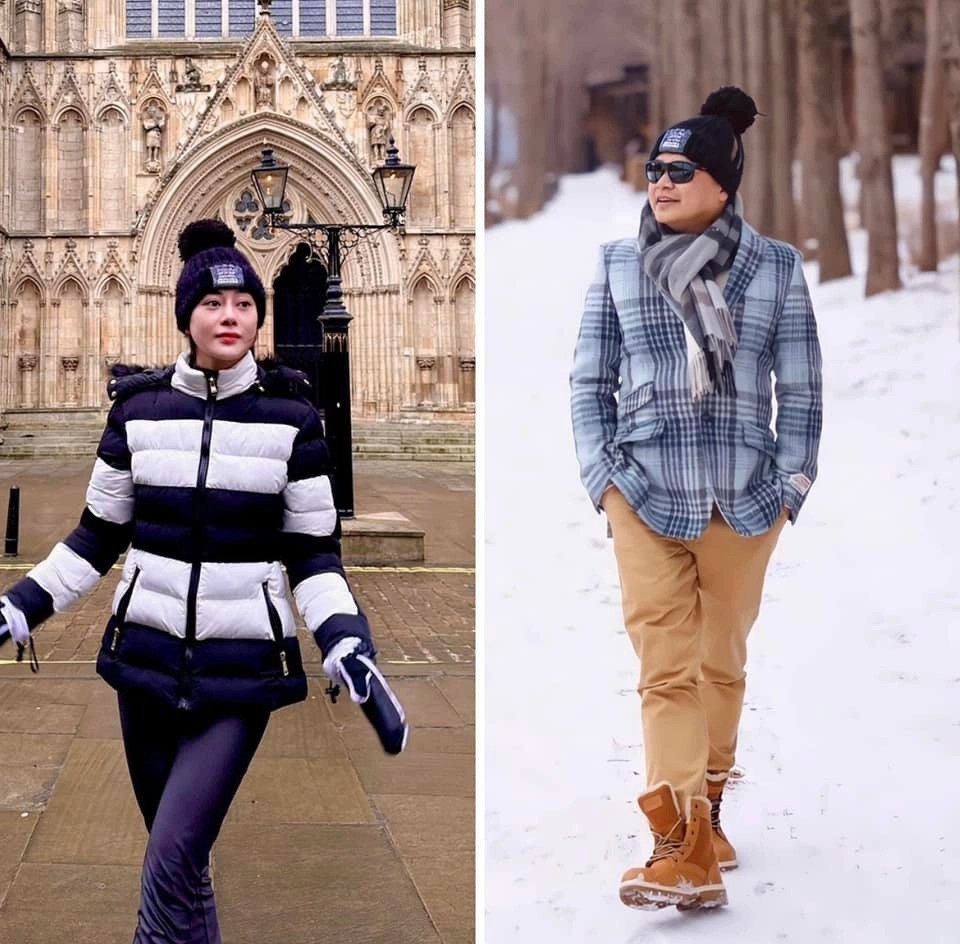 Thậm chí, cả hai còn bị soi ra diện mũ giống hệt nhau