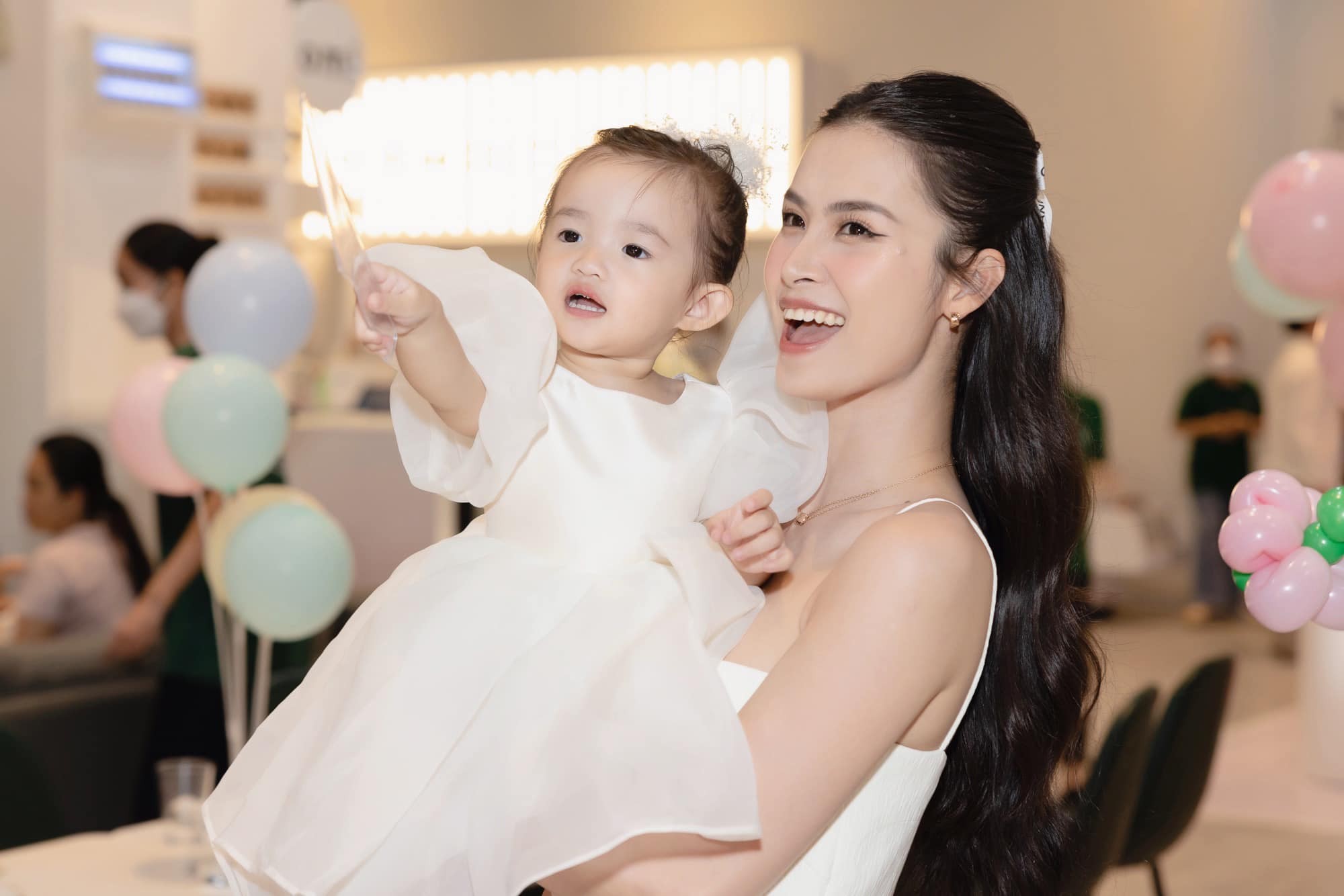 Đông Nhi kín tiếng trong vấn đề đời tư, đặc biệt là chuyện đến con cái