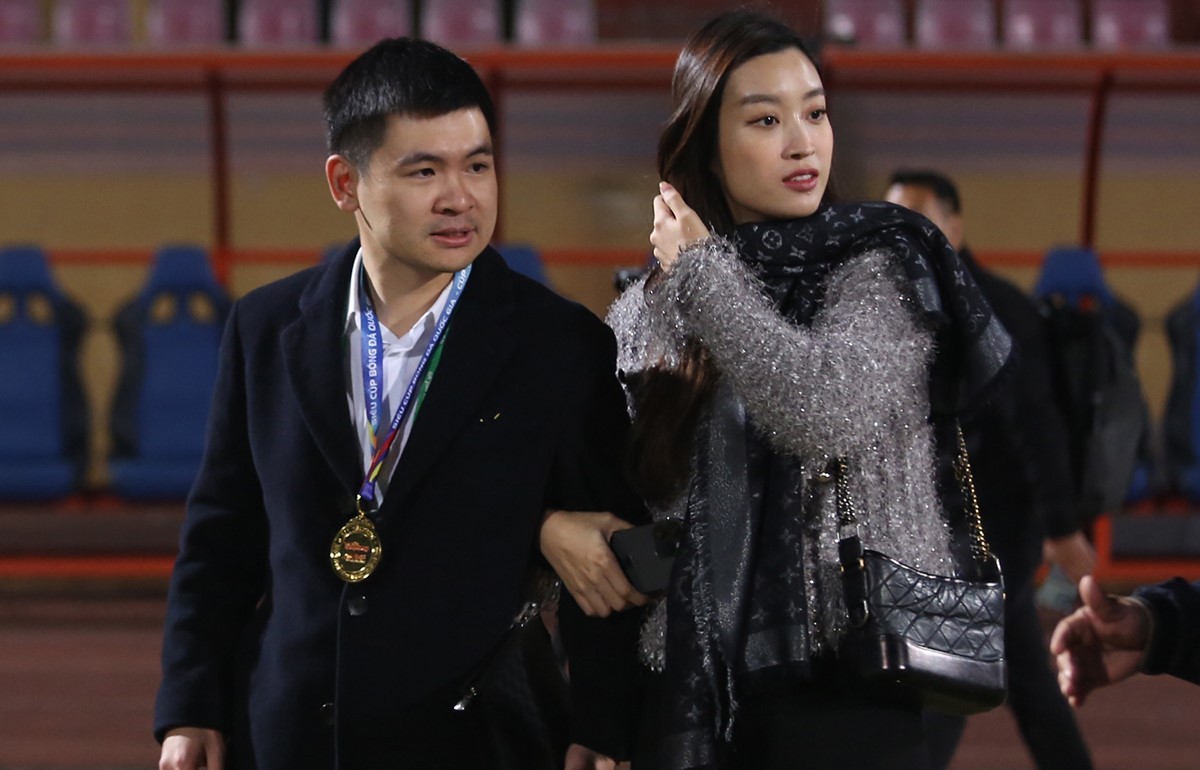 Đỗ Mỹ Linh và Đỗ Vinh Quang được khen ngợi vì 'xứng đôi vừa lứa'. Đặc biệt là có điểm chung về lối ăn mặc