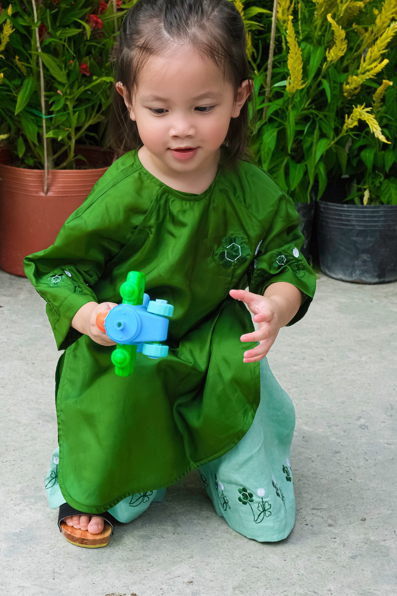 Lisa nhà Hồ Ngọc Hà được xem là bản sao của mẹ, mới tí tuổi đã rất hiểu chuyện, chăm ngoan