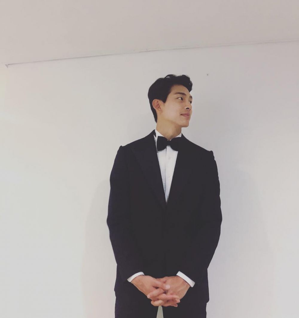 Choi Jung Won sở hữu vẻ ngoài điển trai lịch lãm