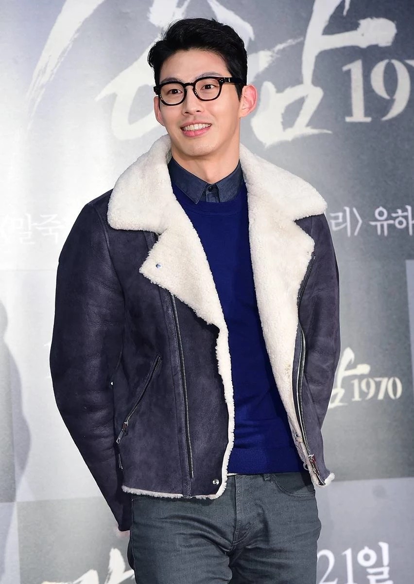 Choi Jung Won bị tố gặp gỡ 5 người phụ nữ cùng lúc trong đó 2 người đã có gia đình. 