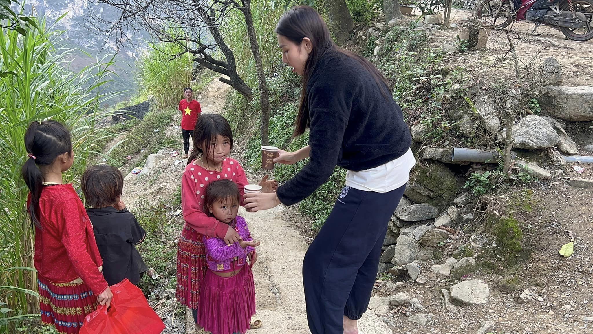 Đông đảo netizen đã ưu ái đặt cho Hoa hậu Hòa bình Quốc tế 2021 với biệt danh 'cô tiên xanh thời hiện đại'