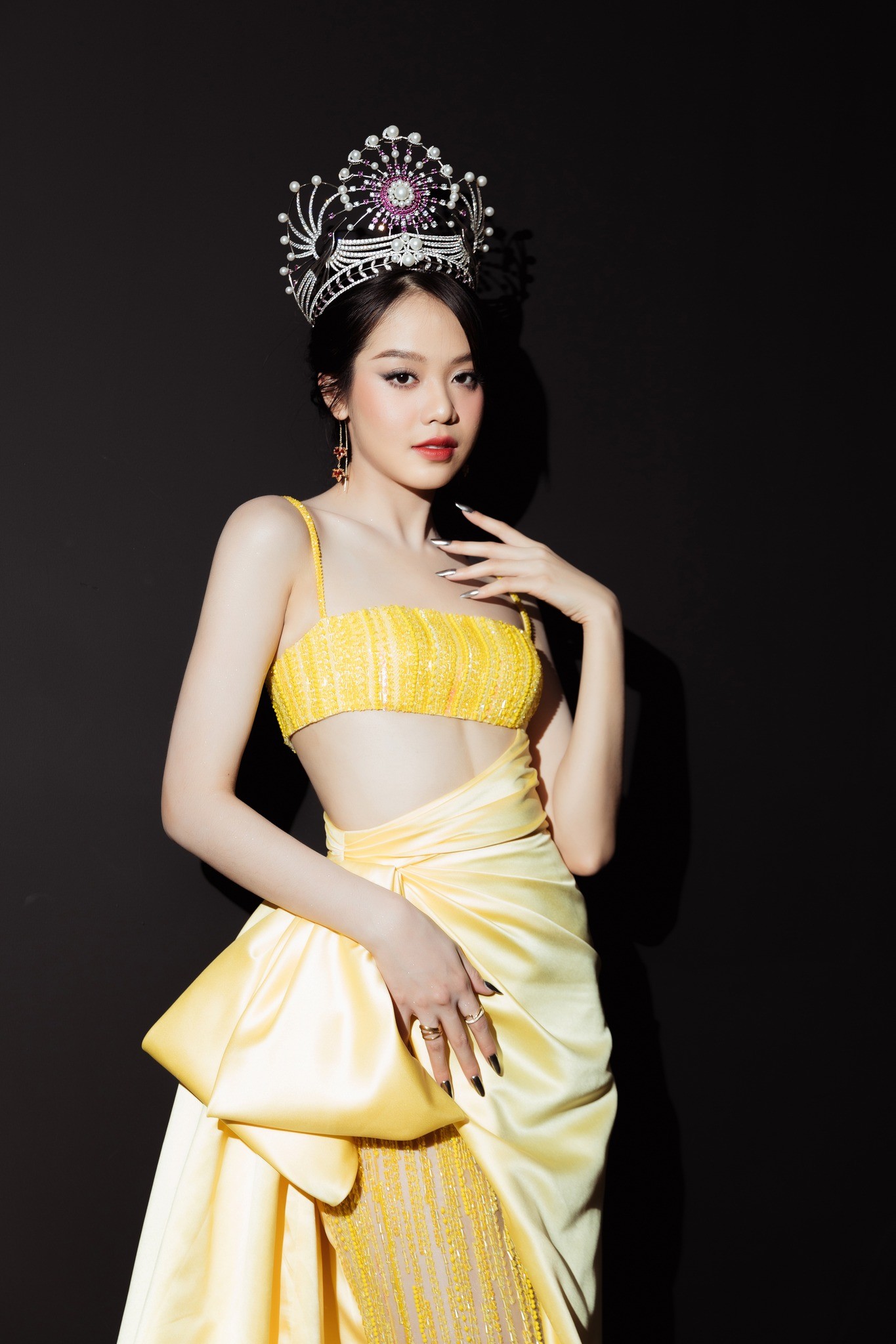 Huỳnh Thị Thanh Thủy nhận được quan tâm của công chúng bởi nhan sắc trong trẻo cùng thần thái cuốn hút