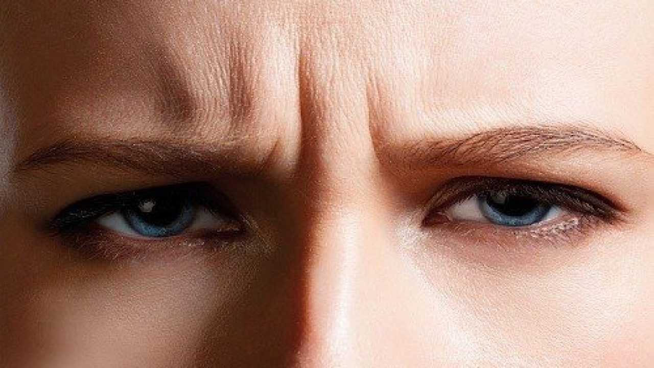 Ấn đường có nhiều nếp nhăn