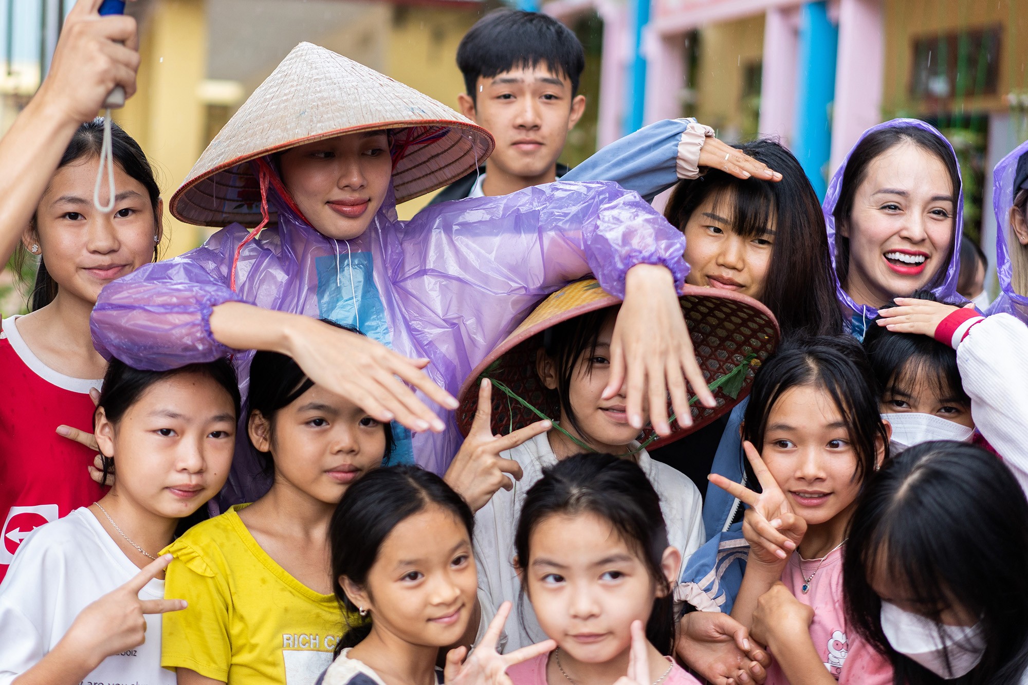 Thùy Tiên và hành trình nhân ái hậu kết thúc nhiệm kỳ Hoa hậu Hòa bình Quốc tế - Ảnh 2