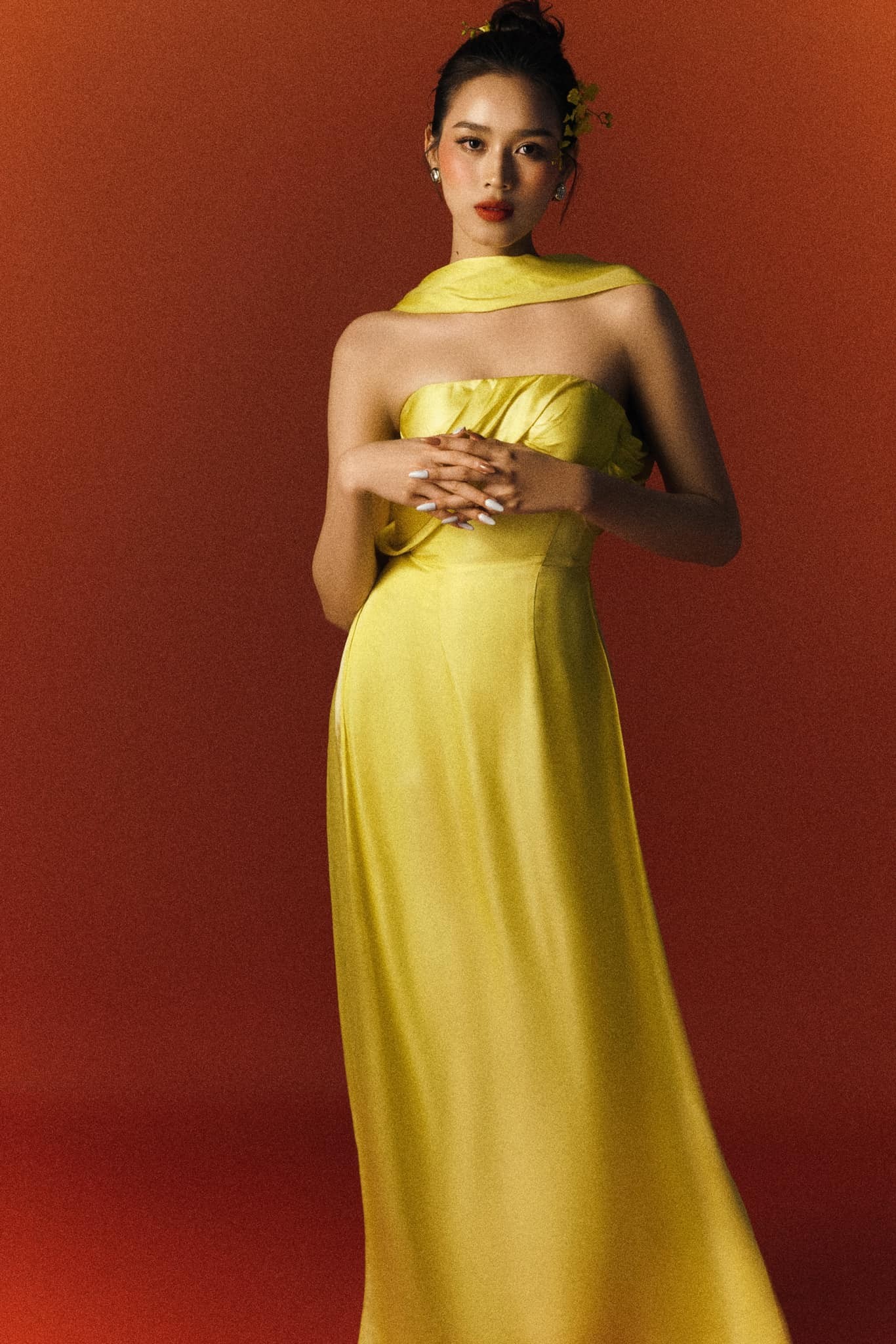 Đỗ Thị Hà - Thùy Tiên sơ hở là 'đụng hàng' chan chát: Đọ sắc chẳng ai chịu thua ai - Ảnh 1