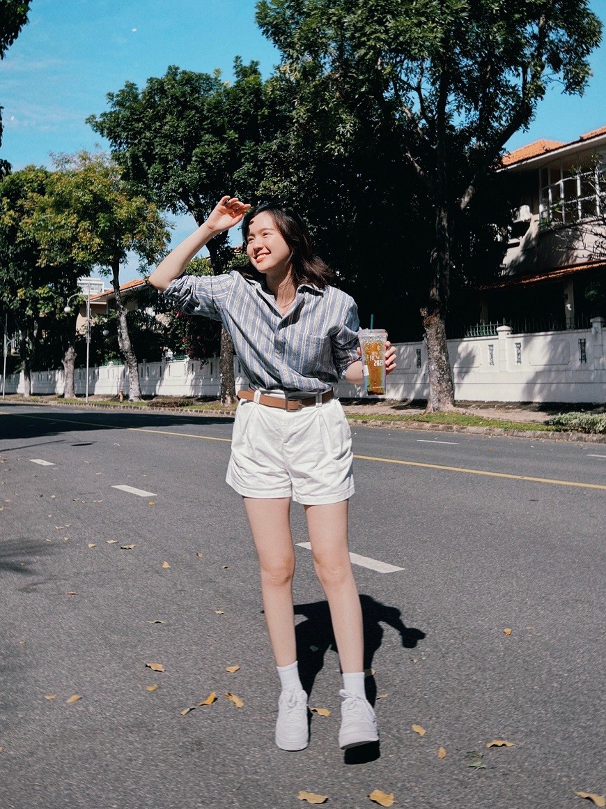 Hải Tú gây sốt bởi đôi chân dài miên man