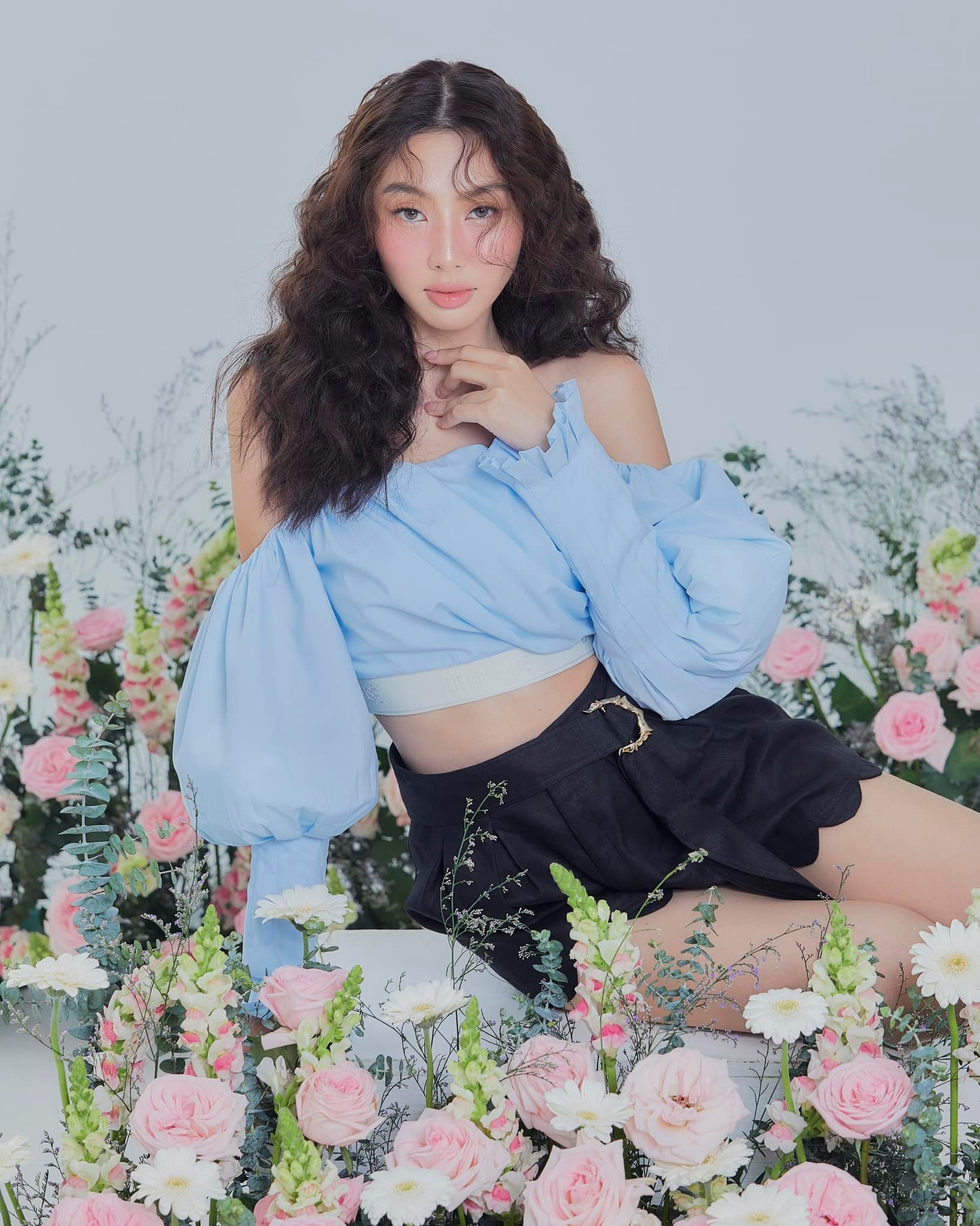 Nguyễn Thúc Thùy Tiên trở thành cái tên được săn đón trong nước và quốc tế