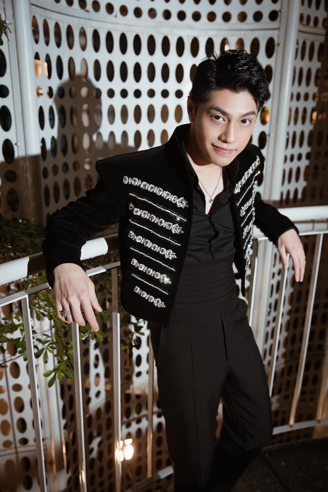 Vẻ điển trai của Noo Phước Thịnh khiến hội chị em mê mẩn