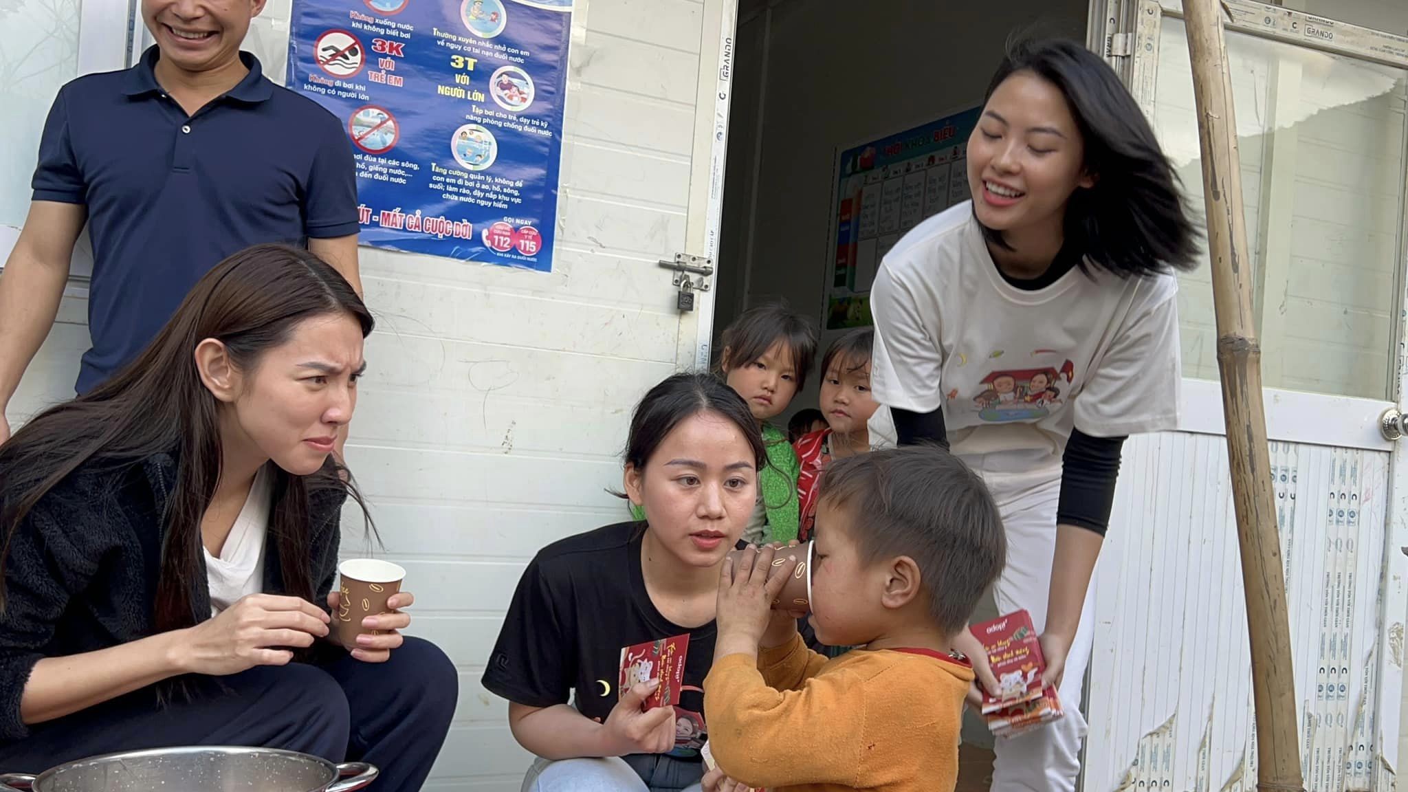 Thùy Tiên được biết đến là người yêu mến trẻ em