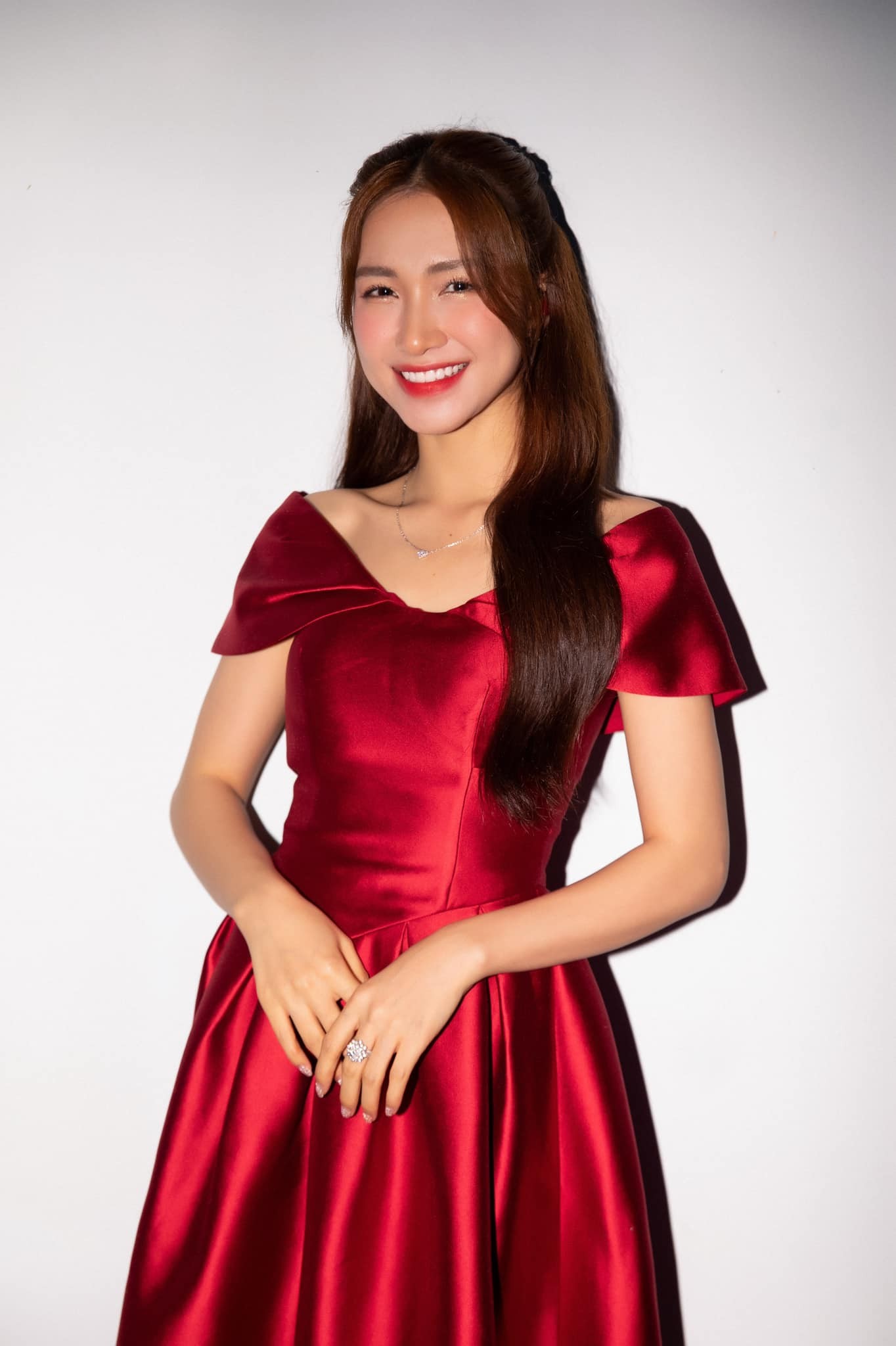 Hoà Minzy tích cực đi diễn, tham gia các chương trình sau khi chia tay