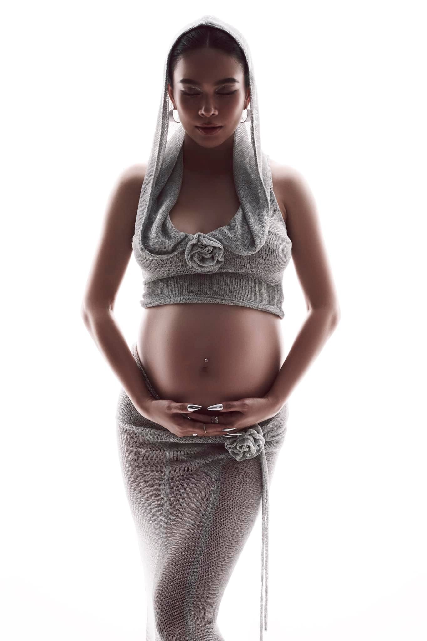 Từ khi làm mẹ đến lúc lâm bồn, mọi quá trình đều được Mâu Thủy chia sẻ lên trang cá nhân