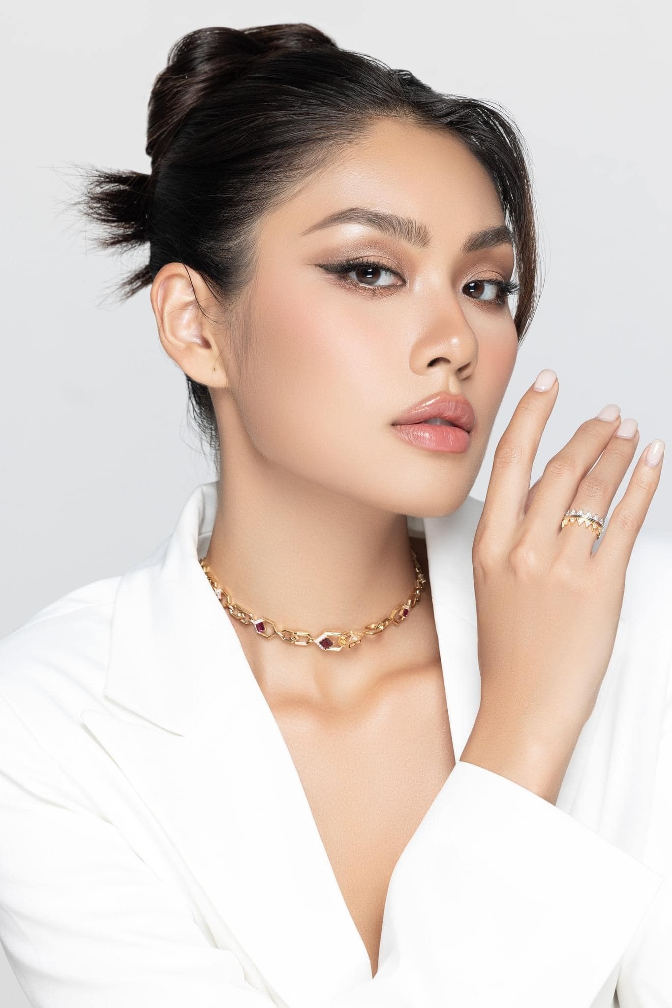 Thông tin Thảo Nhi Lê có thể mất cơ hội chinh chiến Miss Universe cũng khiến fan quốc tế tiếc nuối. Ảnh: FBNV