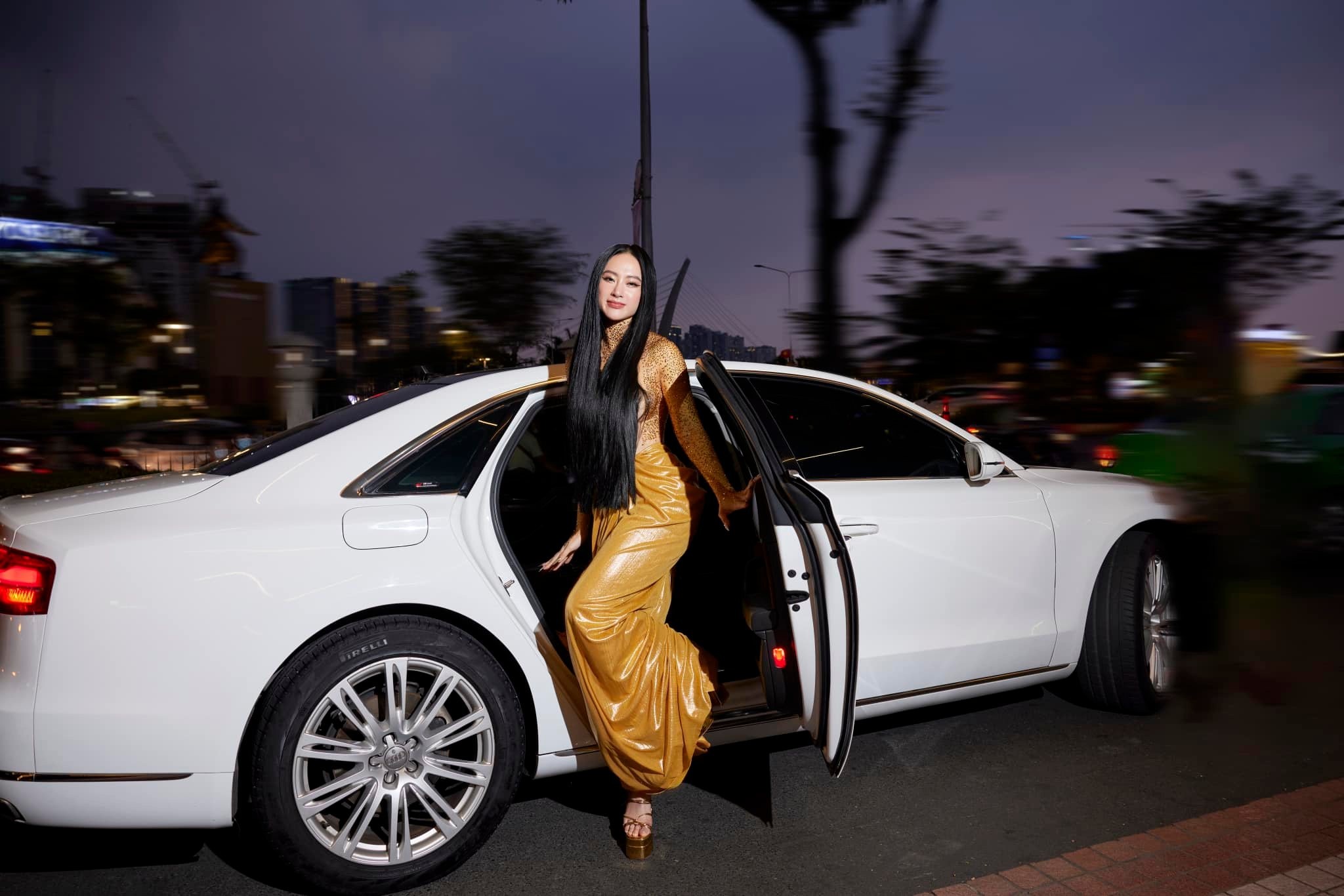 Angela Phương Trinh gây sốt mạng xã hội khi tham gia sự kiện với diện mạo 'không mặc như mặc' Angela Phương Trinh gây sốt mạng xã hội khi tham gia sự kiện với diện mạo 'không mặc như mặc'
