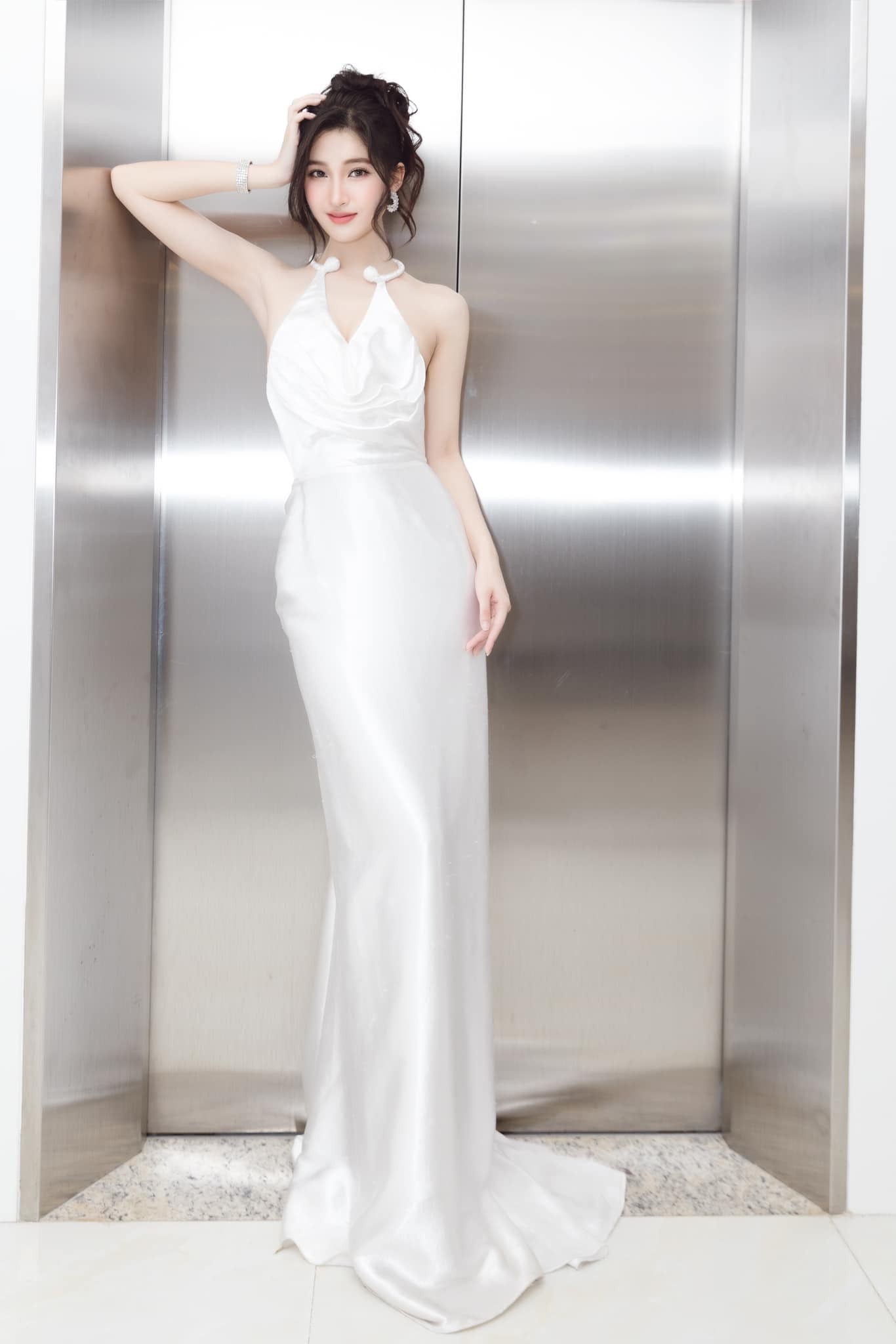 Phương Nhi xuất hiện tại một sự kiện với visual xinh tựa minh tinh Hong Kong