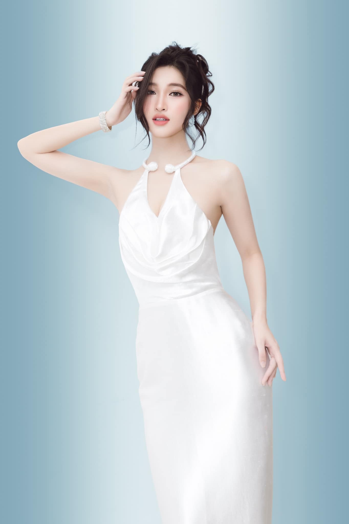 Phương Nhi sở hữu nhan sắc xinh đẹp