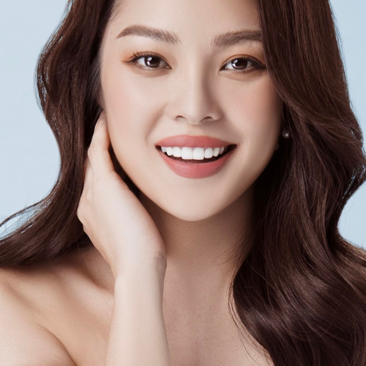 Dương Cẩm Lynh rạng rỡ sau lùm xùm tiền nong