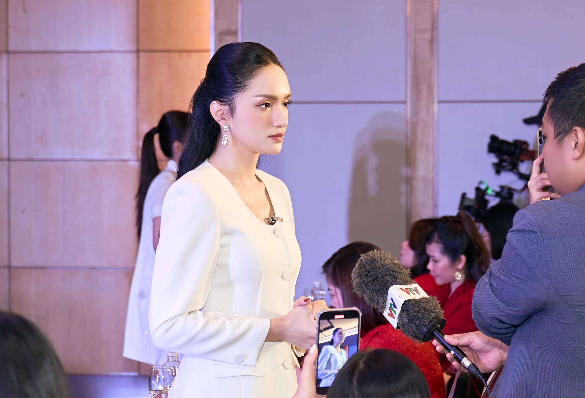 Sự kiện của Hương Giang bị hủy sát giờ G khiến fan sắc đẹp nháo nhác: Nguyên nhân là gì? - Ảnh 1