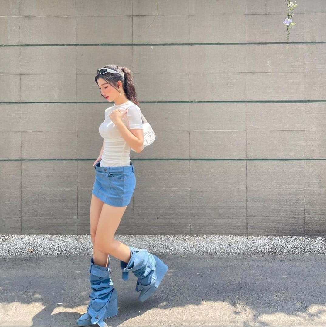 Phương Nhi nhận về nhiều khen ngợi khi lăng xê mốt đi 'boot tụt'