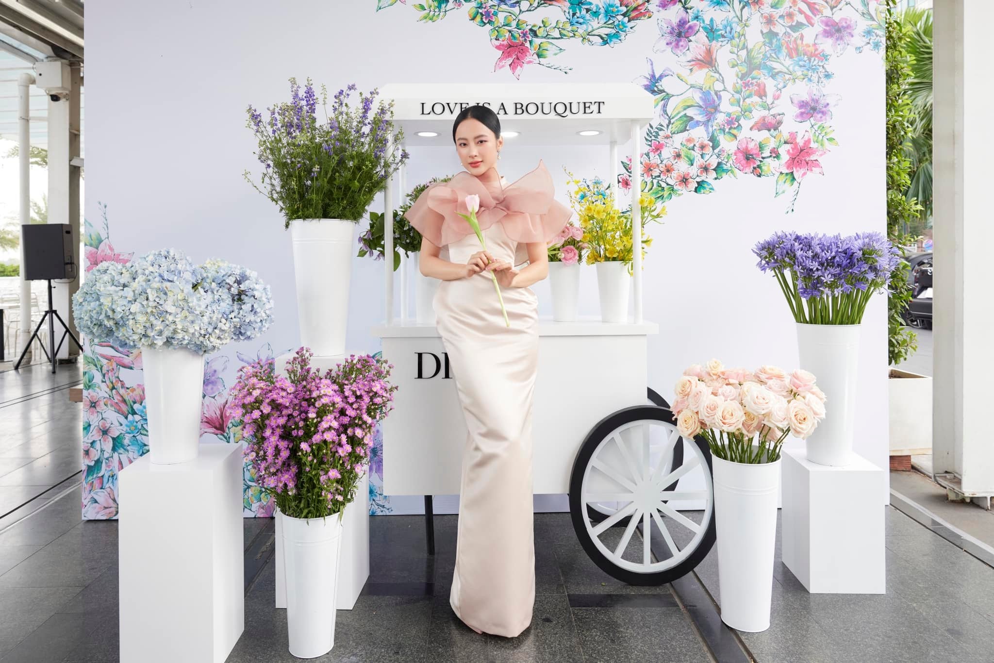 Giảm số cân khủng, diện mạo hiện tại của Angela Phương Trinh 'đốn tim' bao chàng - Ảnh 1