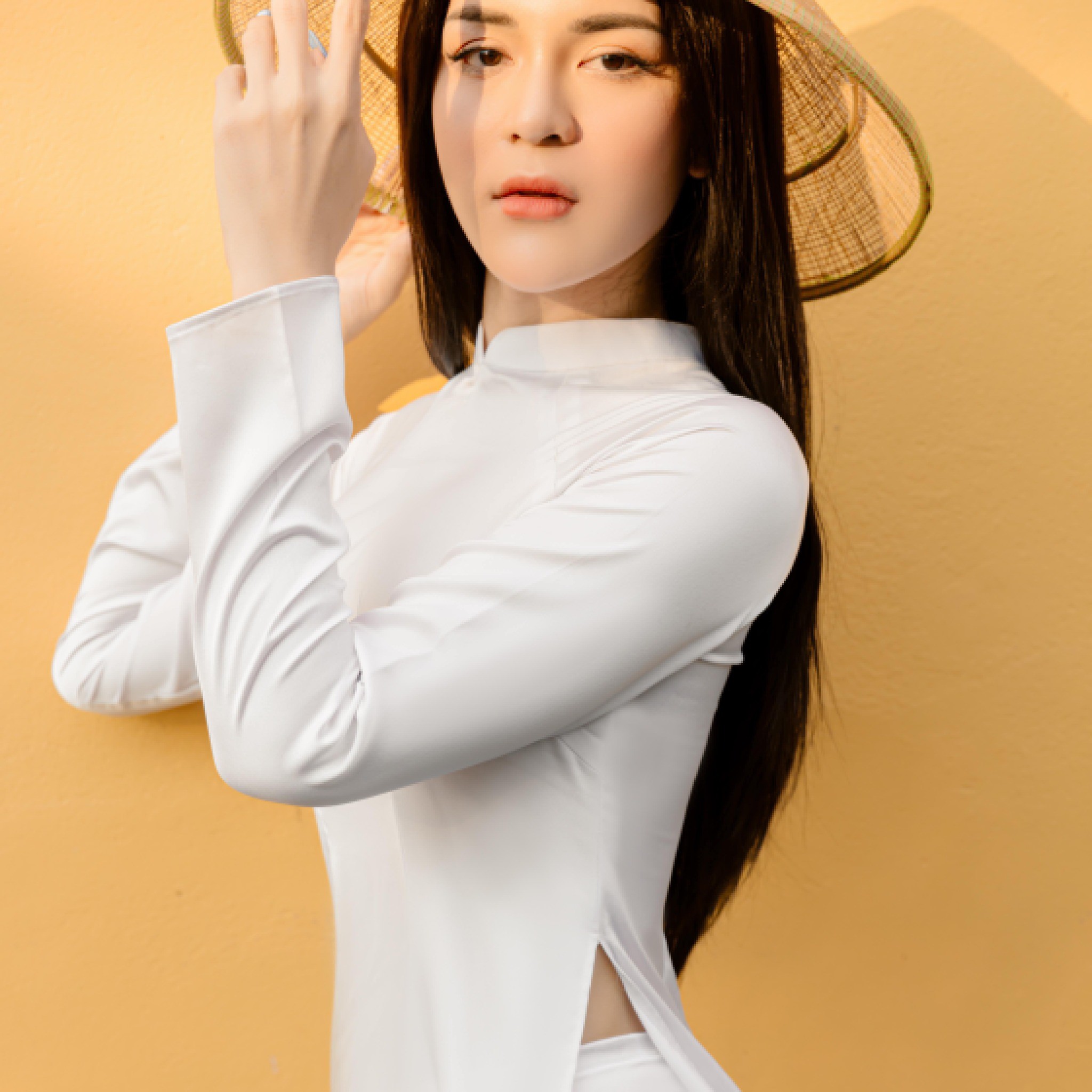 Bất chấp vô số lời ra tiếng vào, Lý Huỳnh My không có bất cứ động thái gì