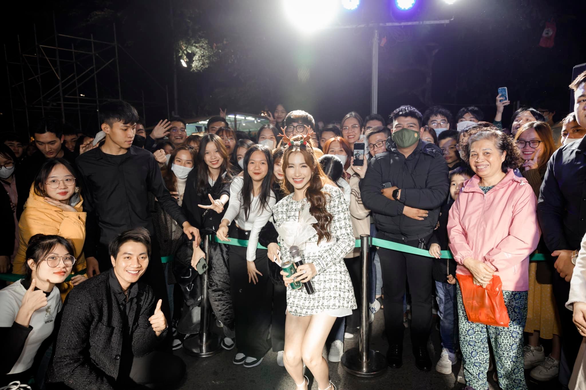 Hòa Minzy thực hiện MV hoàn toàn bằng tiền túi, cô chăm chỉ chạy show