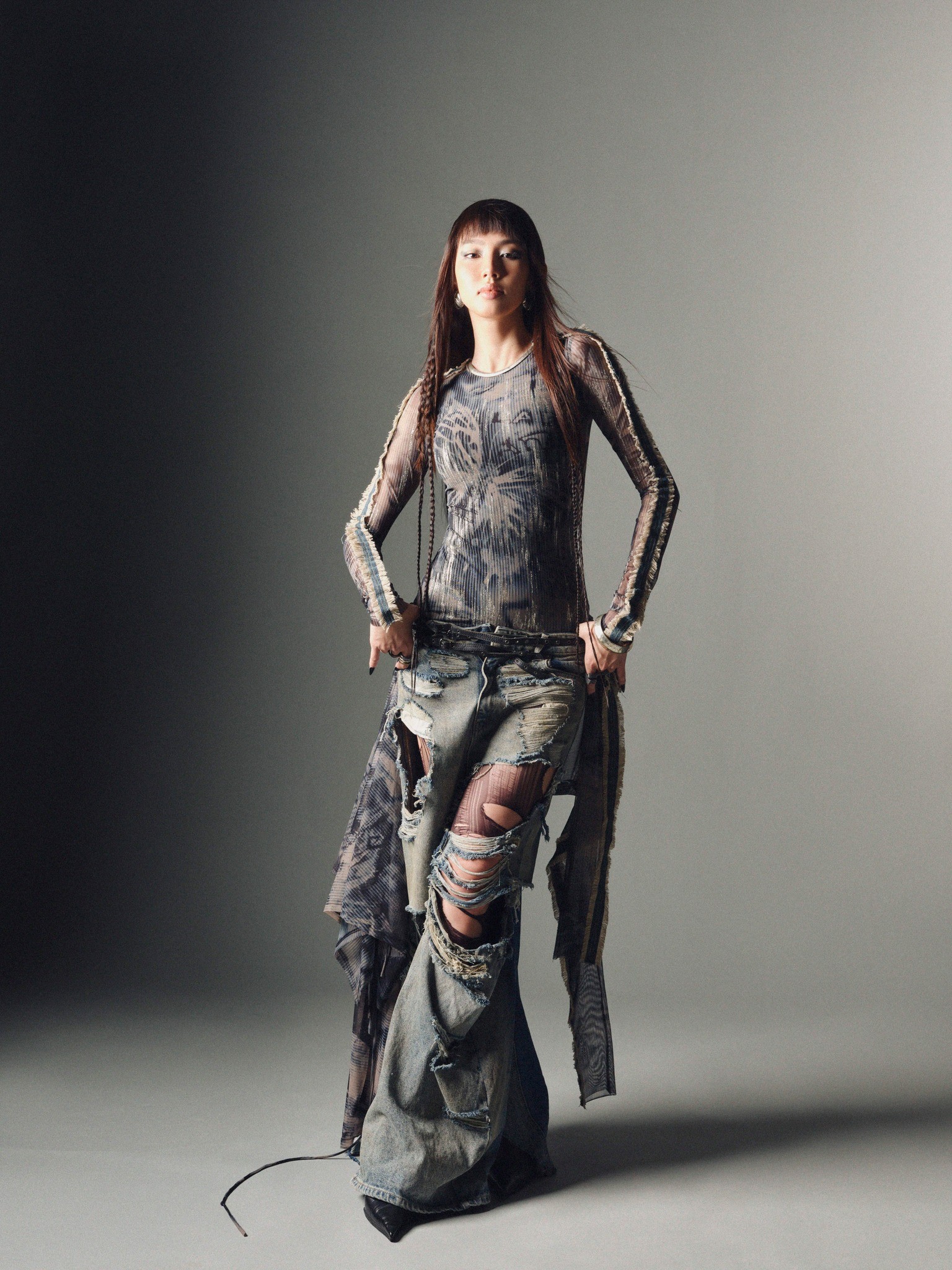 Thùy Tiên bụi phủi, phá cách trong bộ ảnh mới. Ảnh: Latui