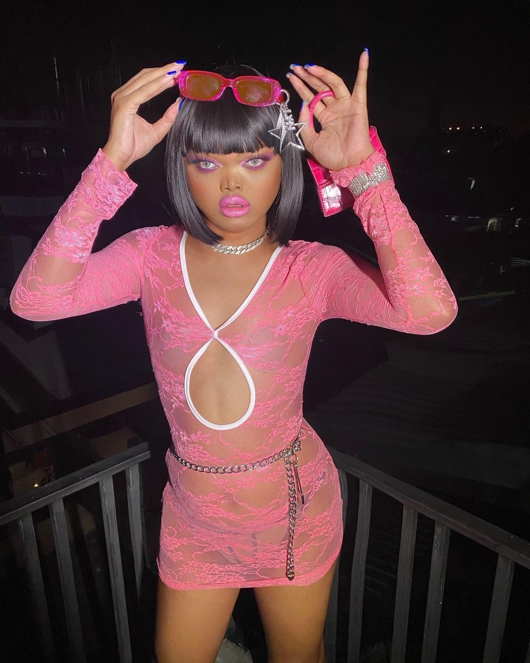 Maeya Sun Sun phá vỡ mọi quy chuẩn của một beauty queen với nước da ngăm đen, không tóc không răng 