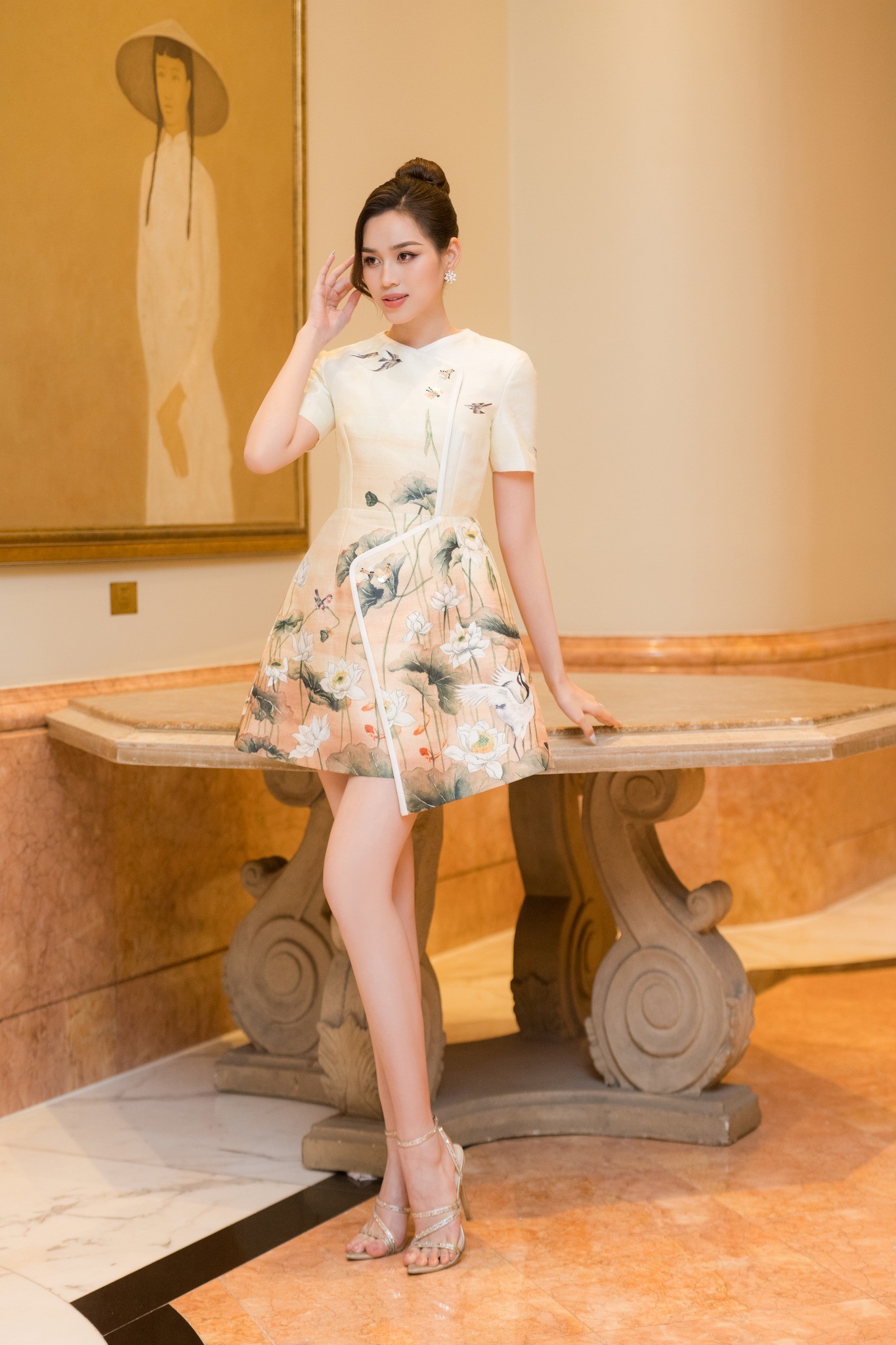 Đỗ Thị Hà bỏ túi 1001 cách tạo dáng để khoe chân đỉnh