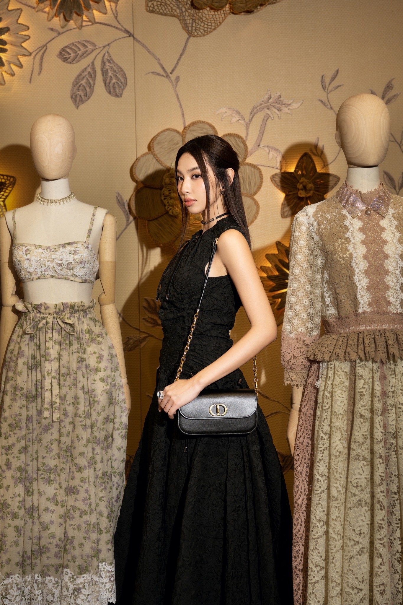 'Gà cưng' của ông Nawat phá vỡ hình tượng khi livestream bán hàng - Ảnh 1