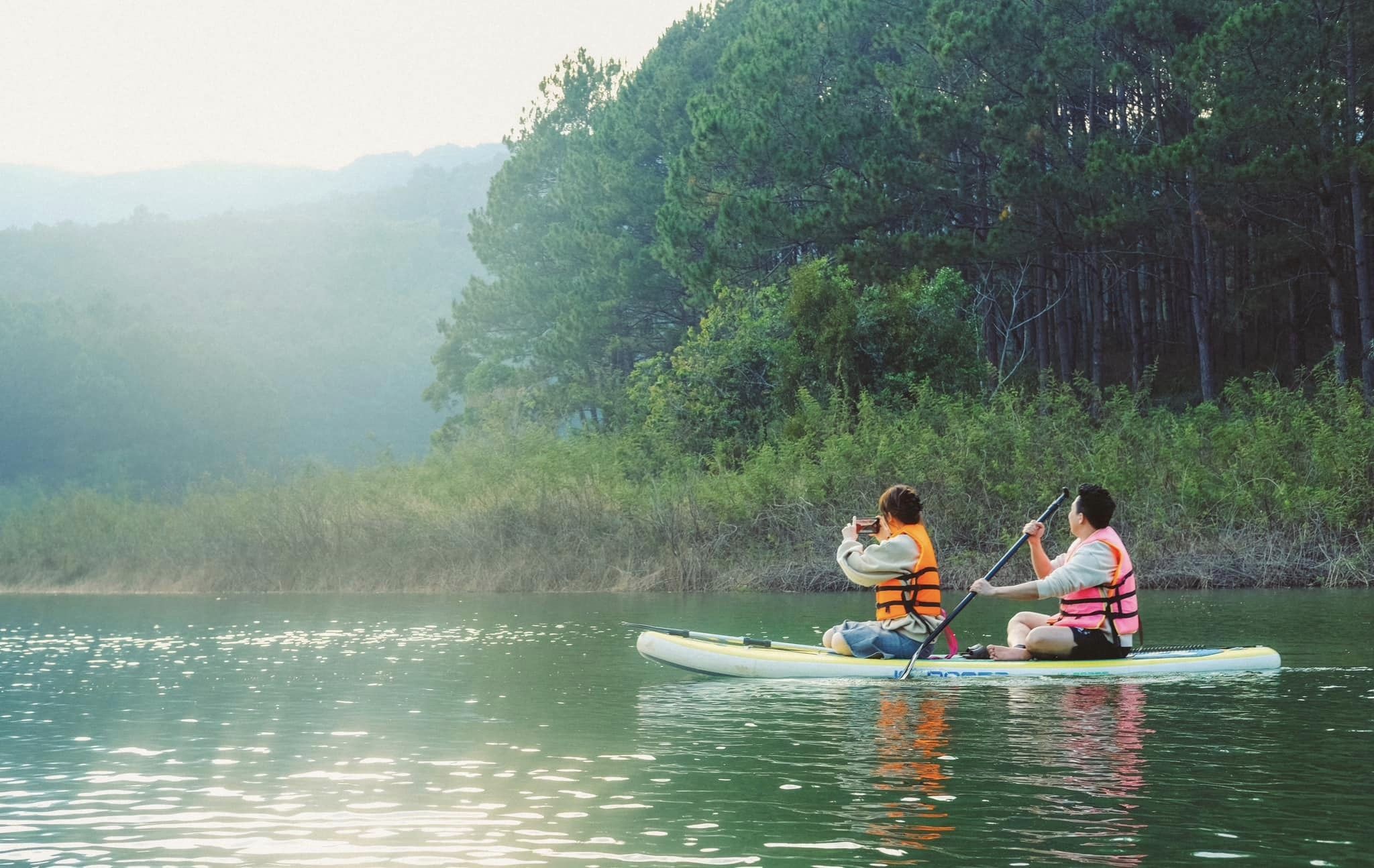 Khoảnh khắc hạnh phúc của Trấn Thành - Hari Won khiến cư dân mạng không khỏi ghen tỵ