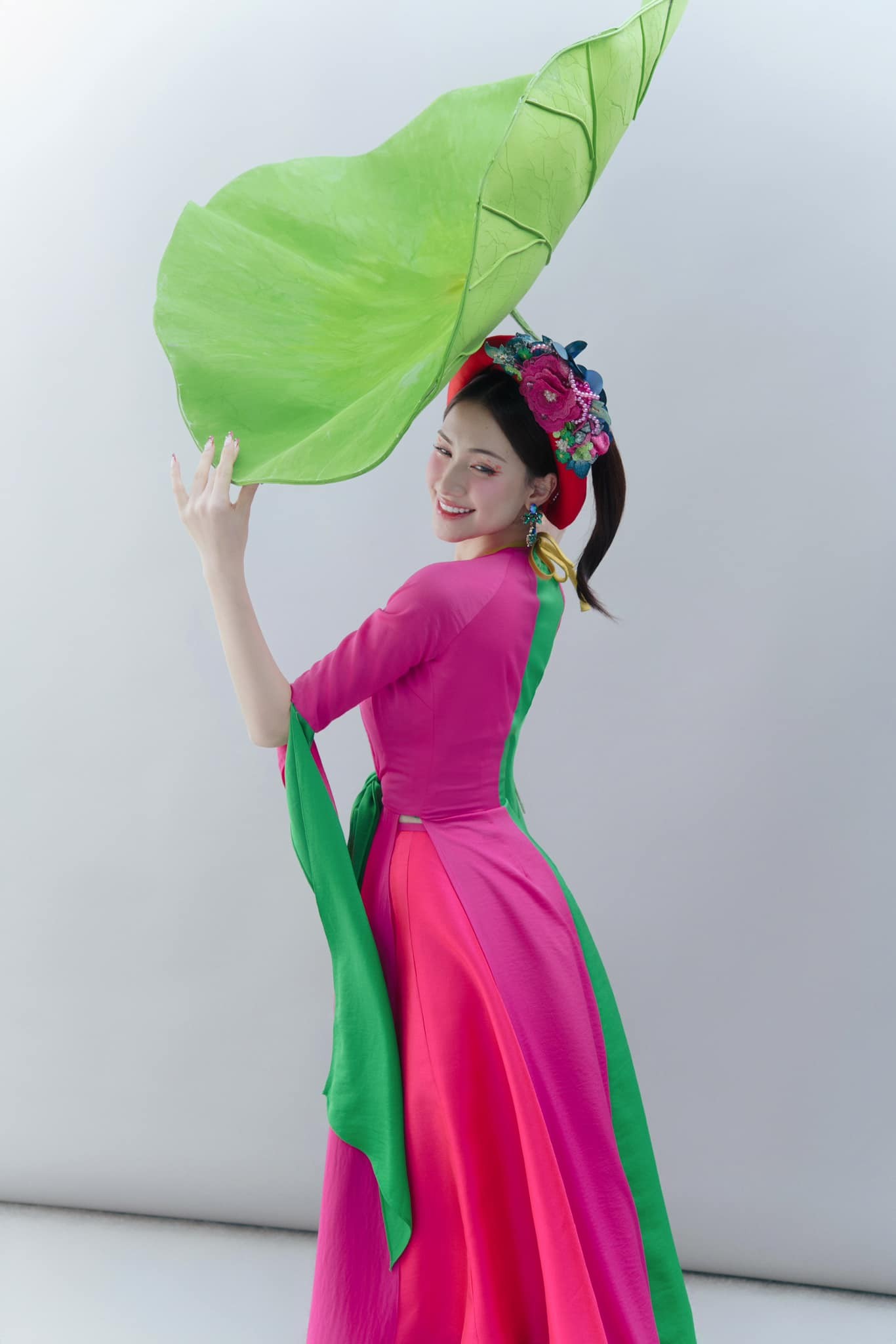 Nỗ lực không ngừng nghỉ của Hòa Minzy luôn được đền đáp xứng đáng