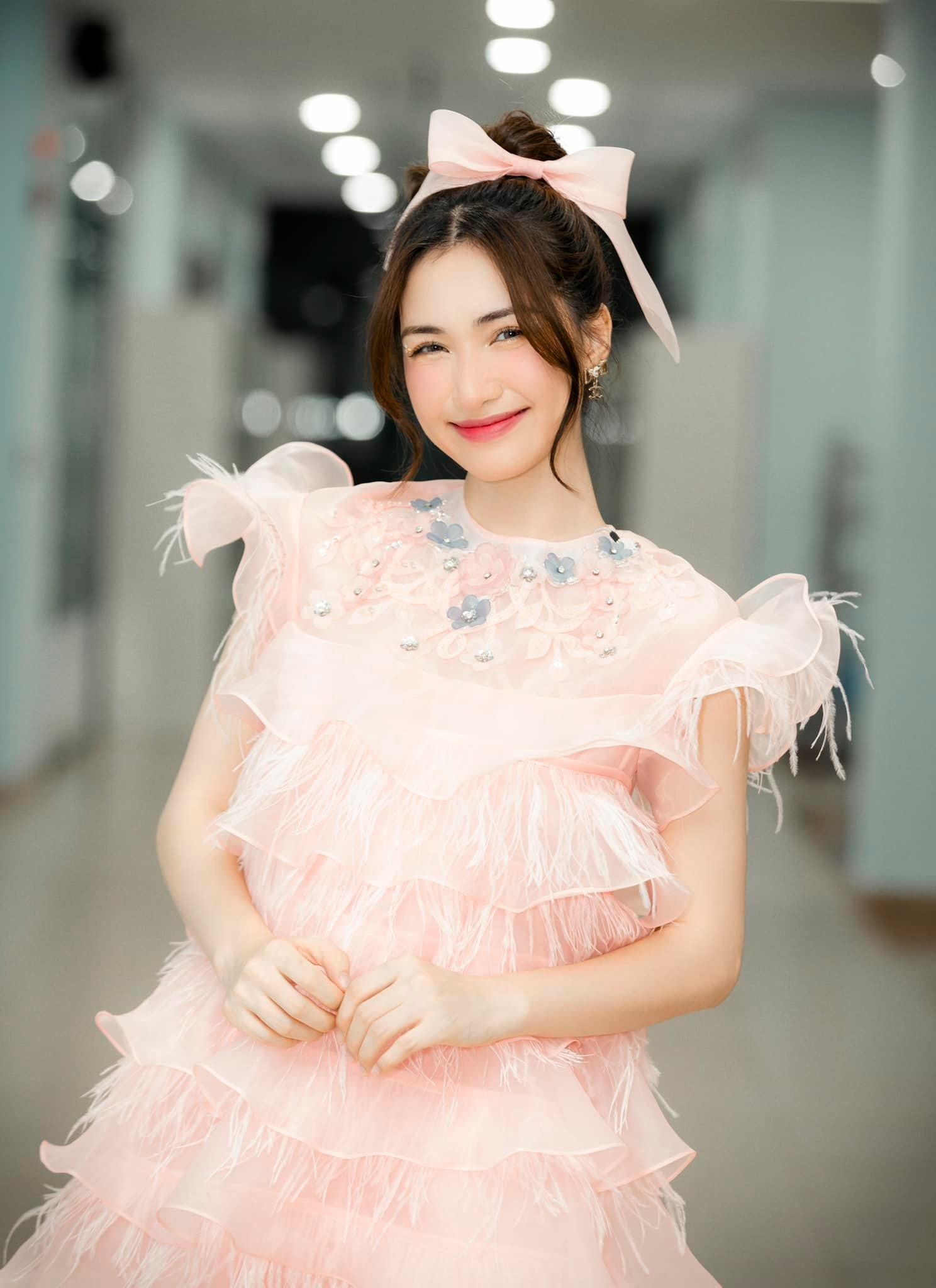 Từ cô gái hạnh phúc nhất nhì showbiz, Hòa Minzy trở thành mẹ đơn thân được yêu mến