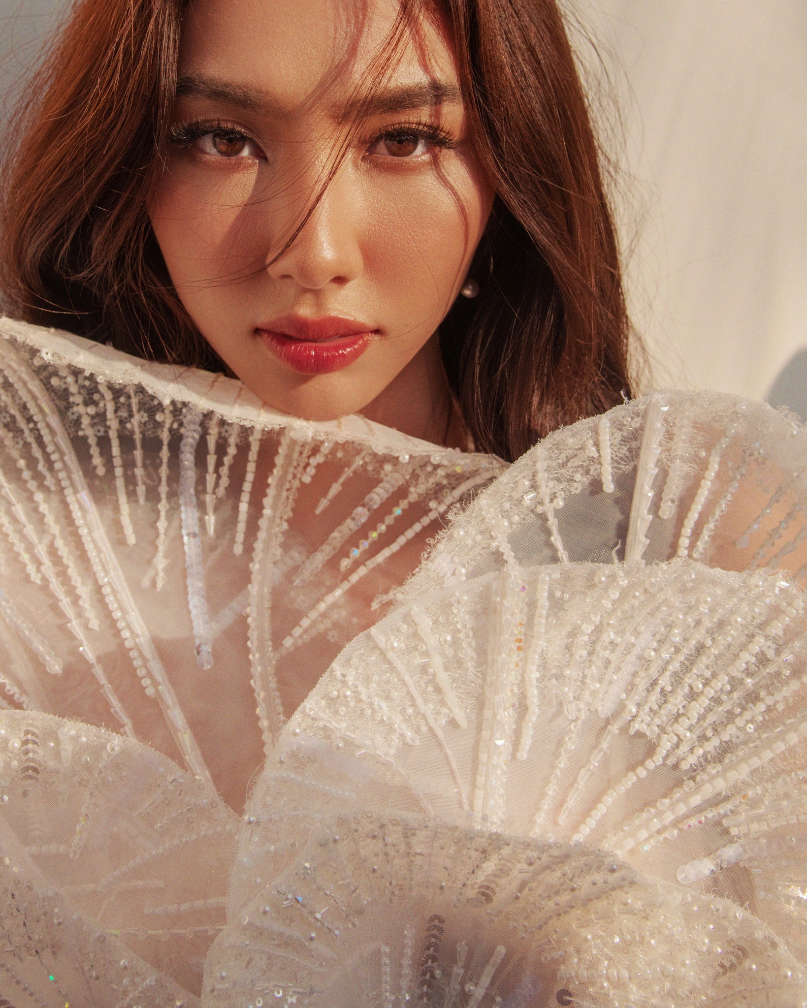 Video: Thùy Tiên làm dịu nắng hè bởi visual tựa nàng thơ 2 Video: Thùy Tiên làm dịu nắng hè bởi visual tựa nàng thơ 2