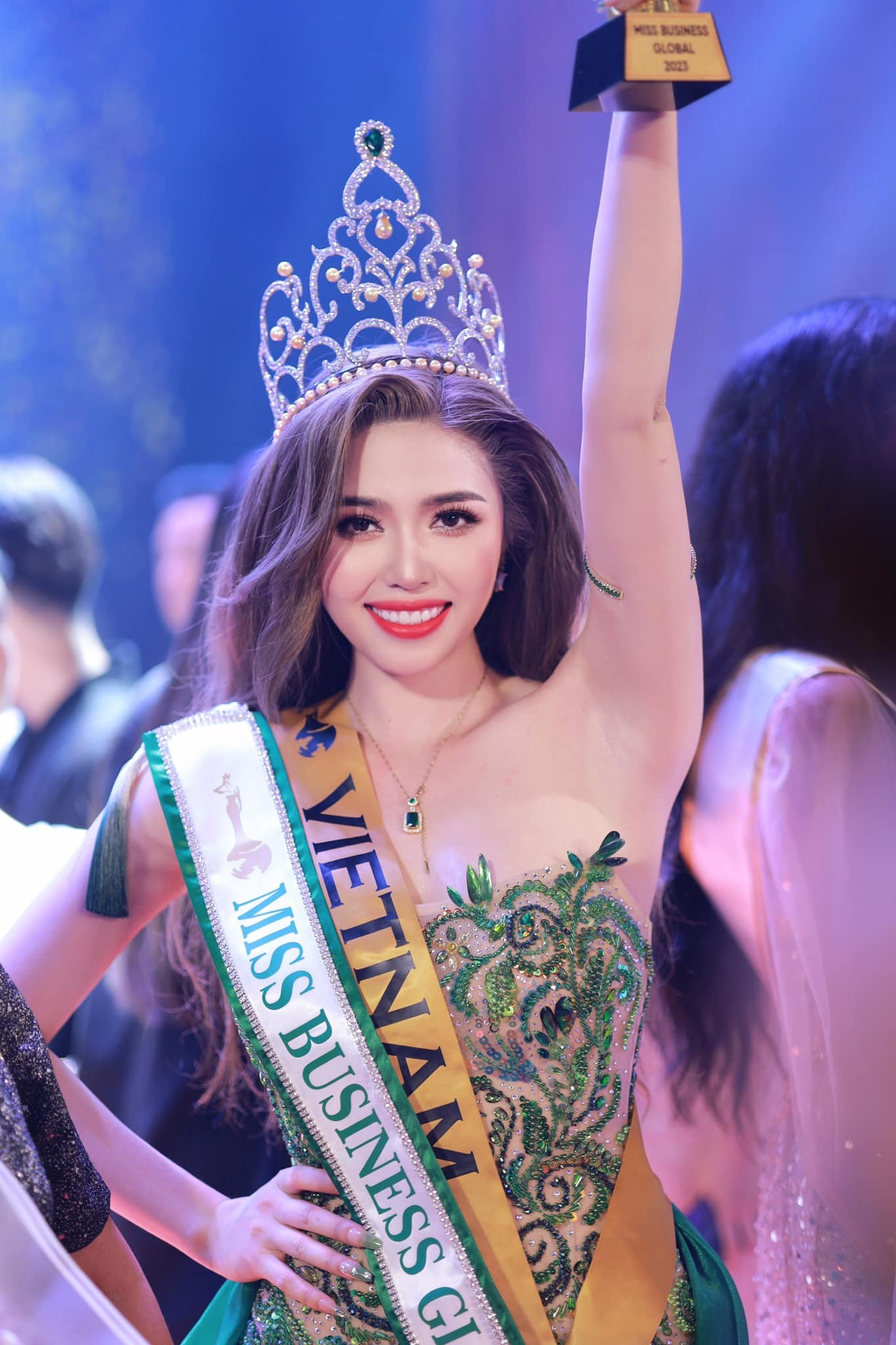 Trong 1 đêm, 2 đại diện Việt Nam đăng quang Miss Business Global 2023 và Miss Business Ambassador 2023 2 Trong 1 đêm, 2 đại diện Việt Nam đăng quang Miss Business Global 2023 và Miss Business Ambassador 2023 2