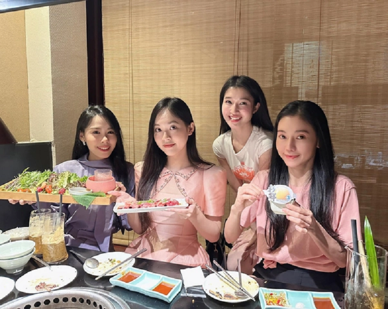Trịnh Thùy Linh và Phương Nhi có mối quan hệ thân thiết ngoài đời thường Trịnh Thùy Linh và Phương Nhi có mối quan hệ thân thiết ngoài đời thường