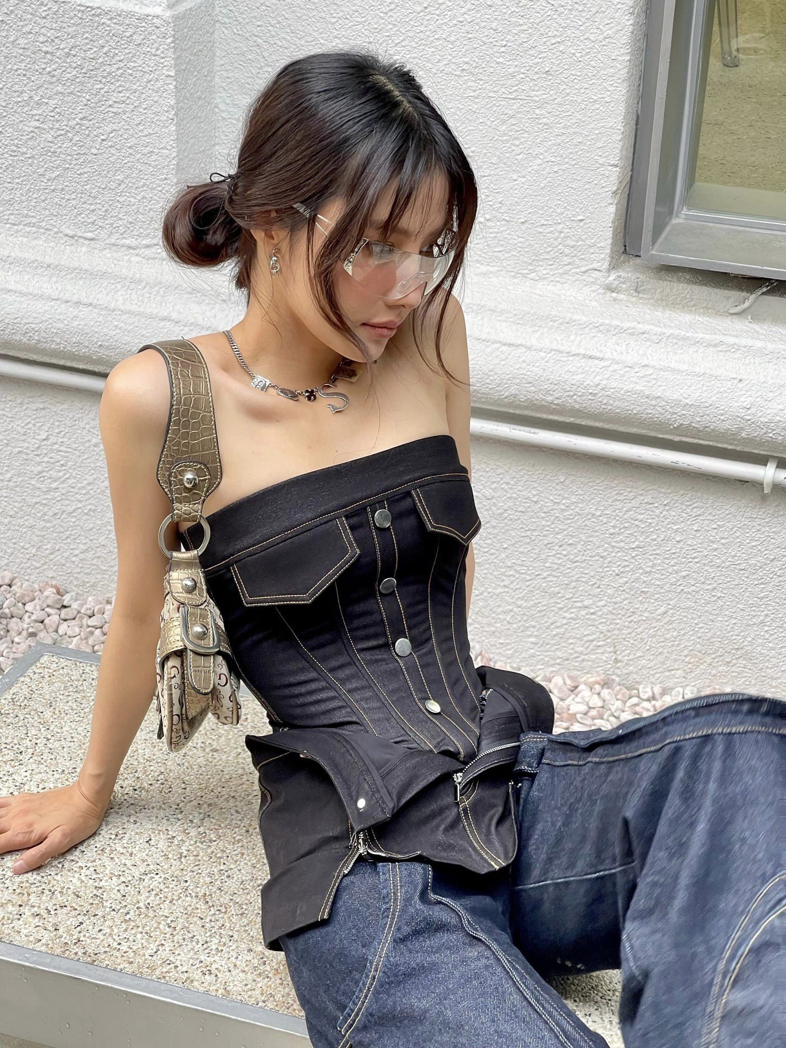 Diễm My 9x tích cực F5 diện mạo