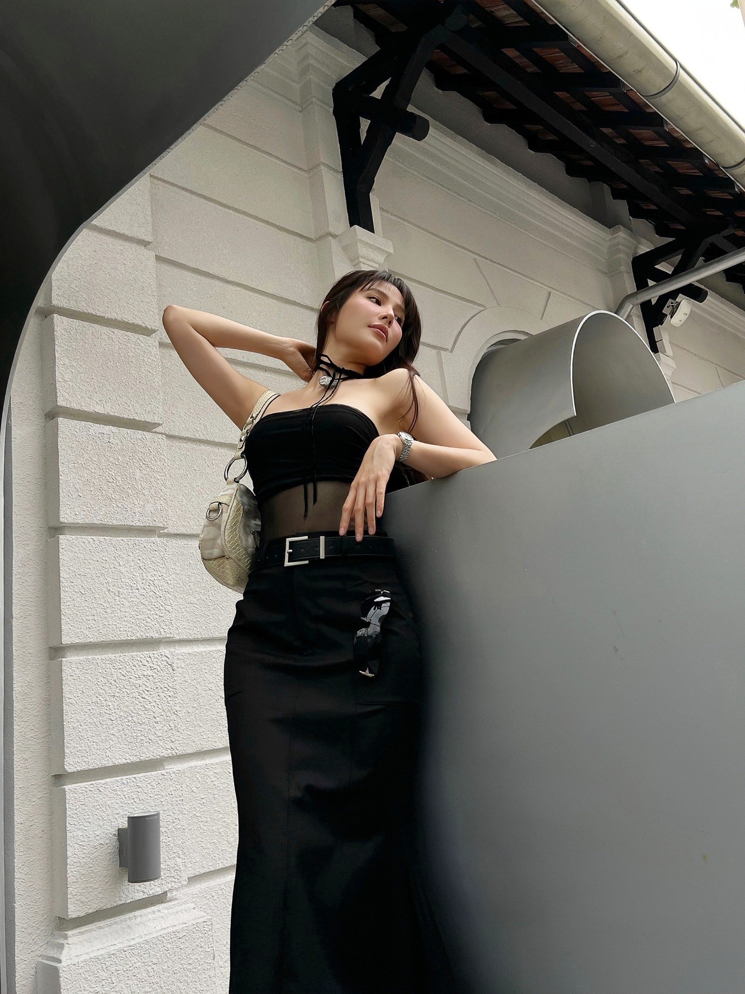 Diễm My khéo léo kết hợp váy áo với phụ kiện